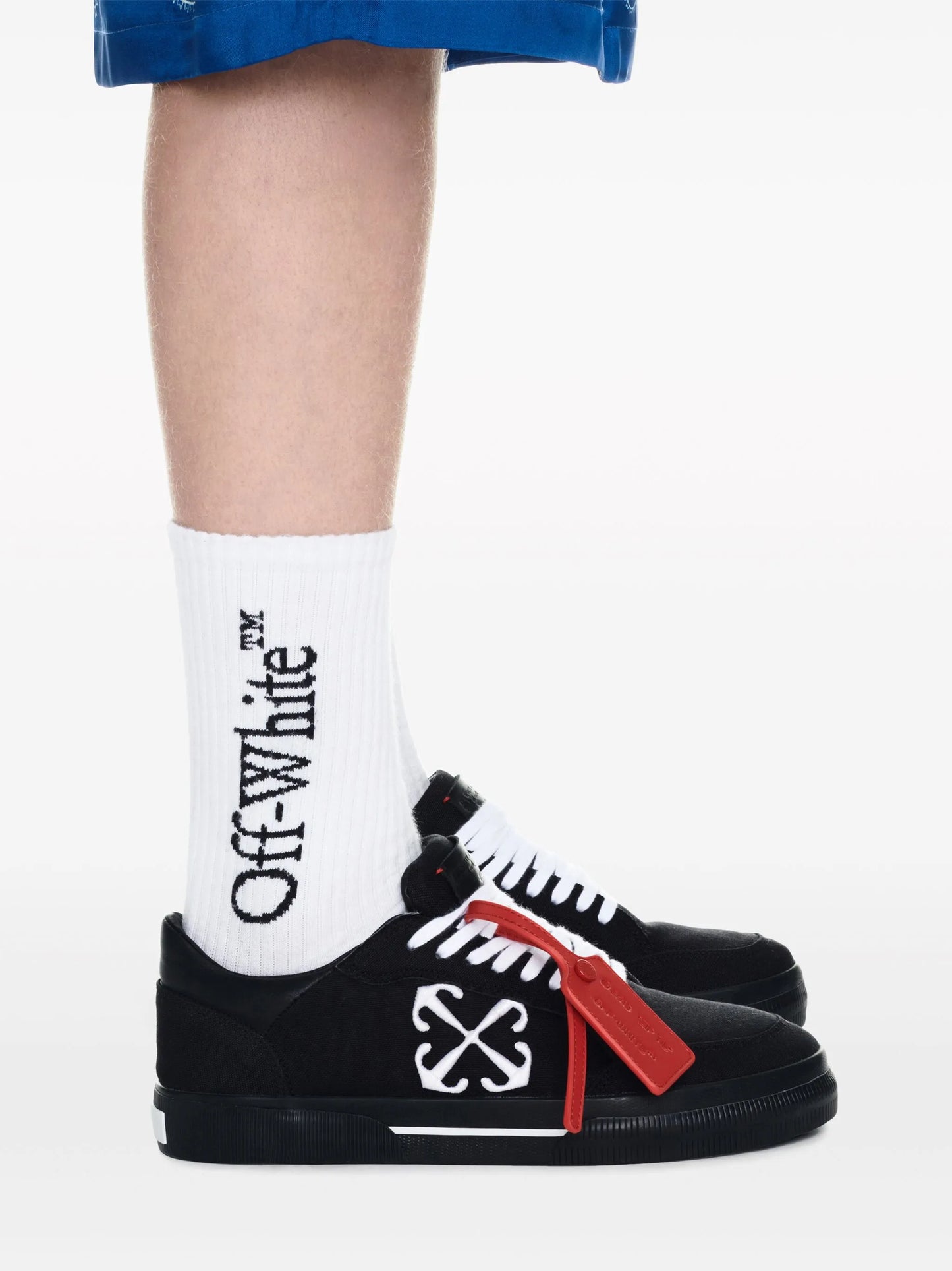 lace-up fastening sneakers