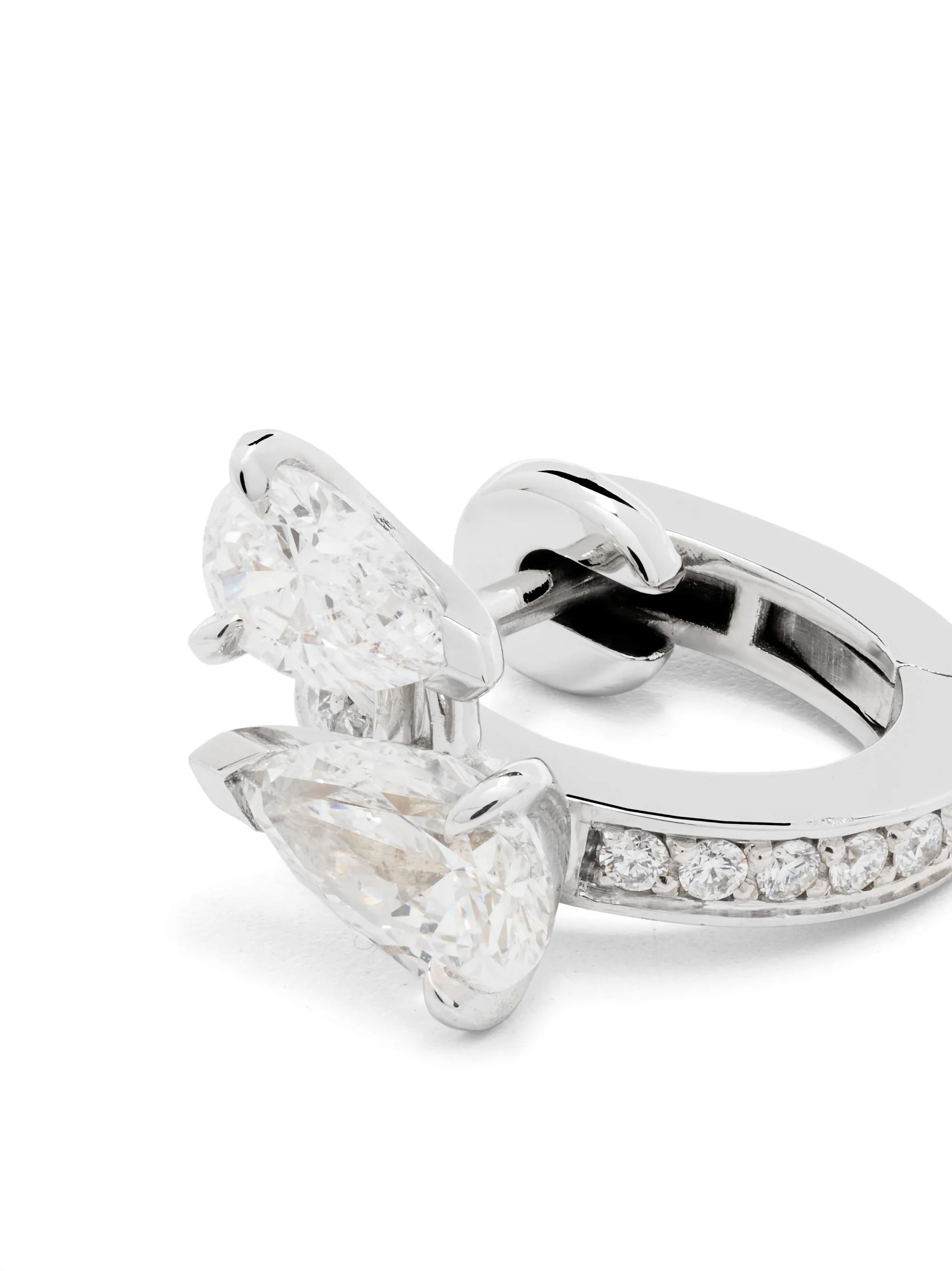 18K white gold Serti Sur Vide diamond earring