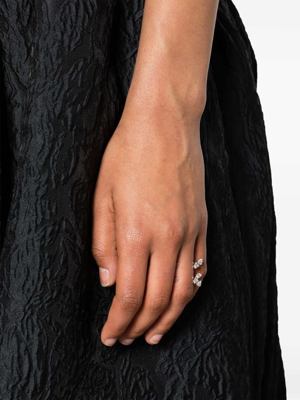 18kt white gold Serti sur Vide diamong ring