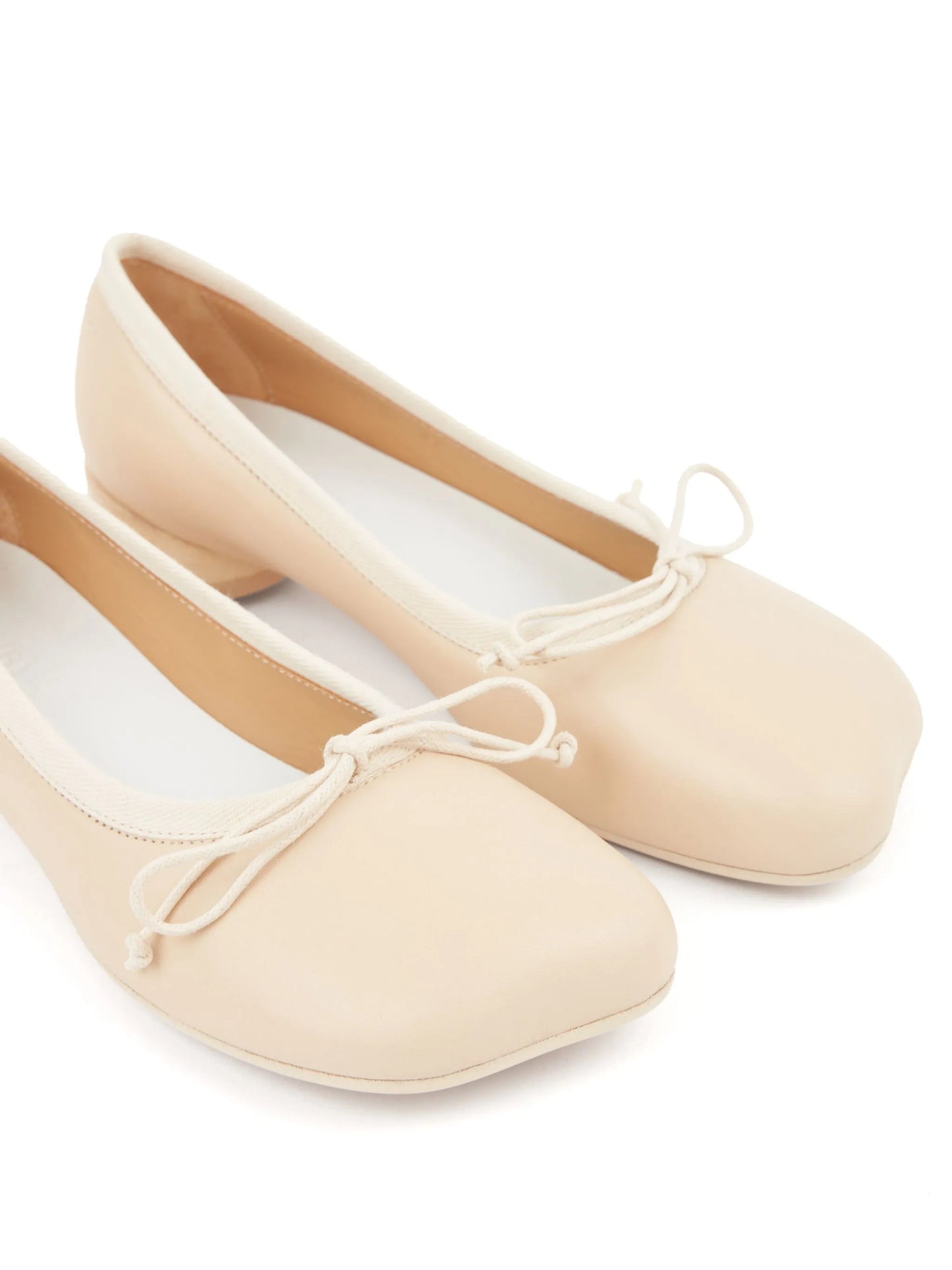 Anatomic leather ballerina shoes