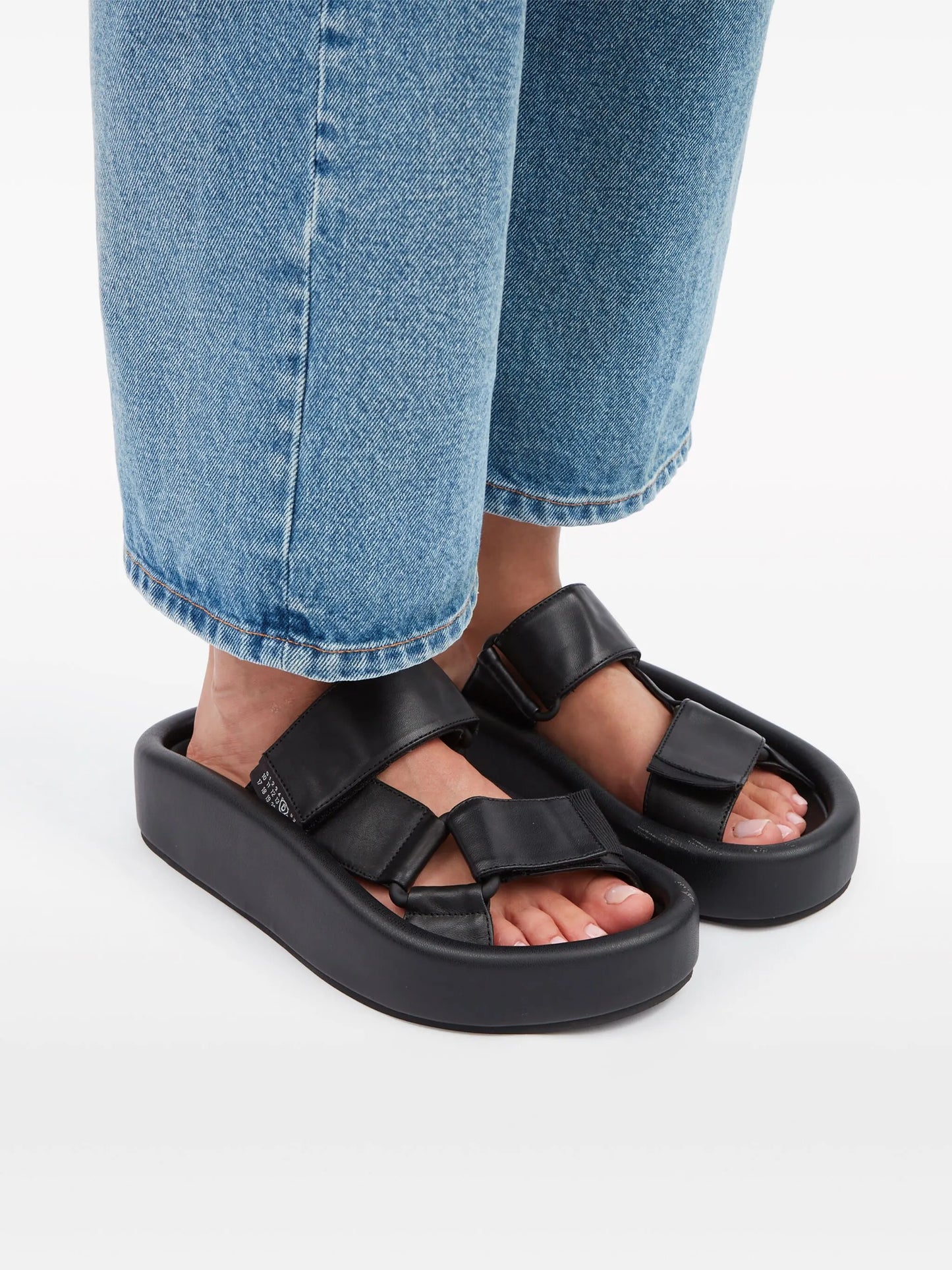 Webbing leather sandals