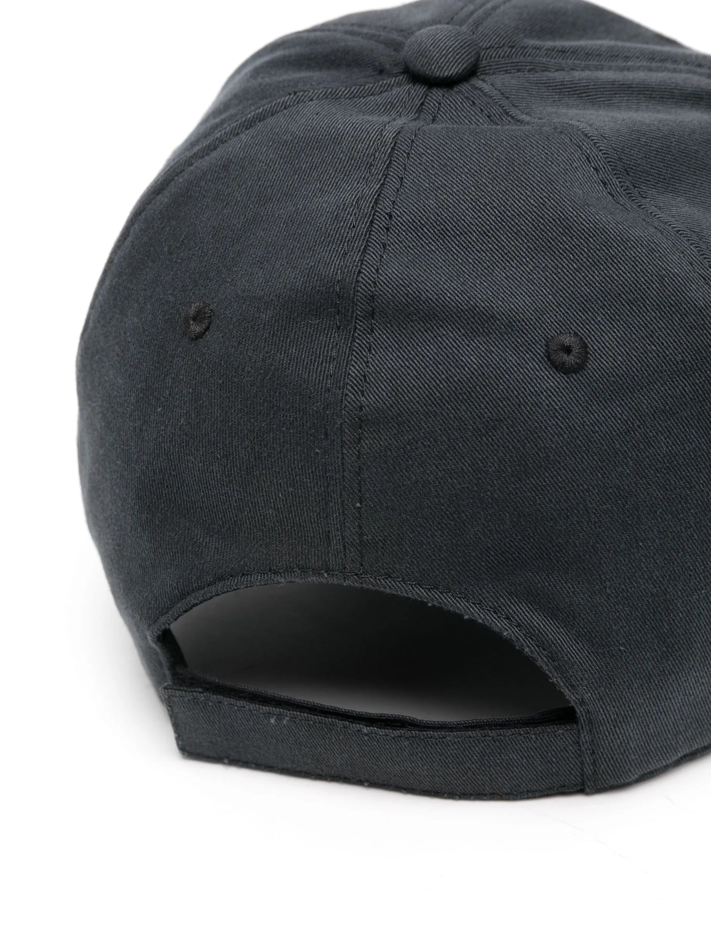 4G-embossed cap