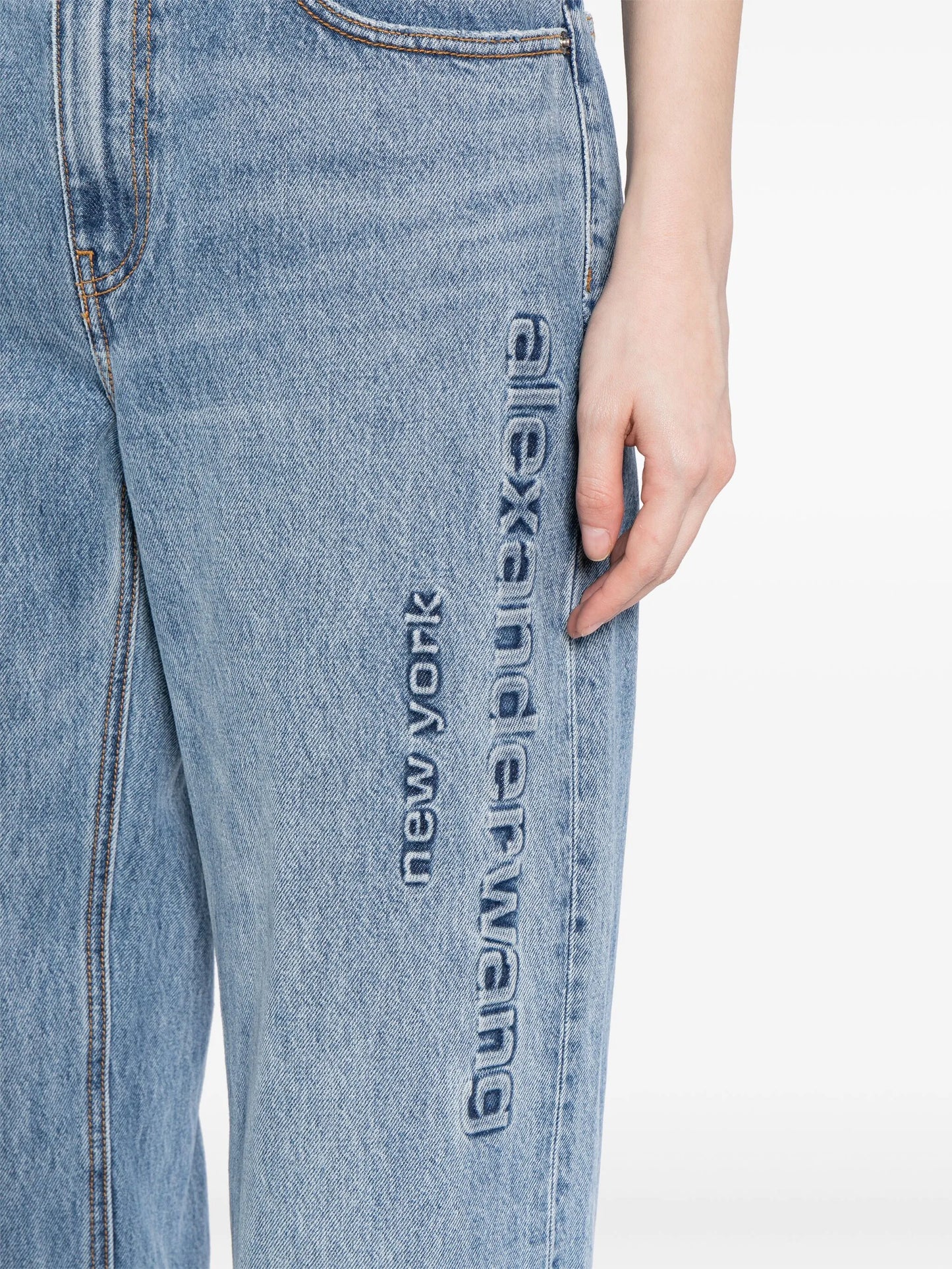 EZ - MID RISE RELAXED STRAIGHT LOGO EMBOSS