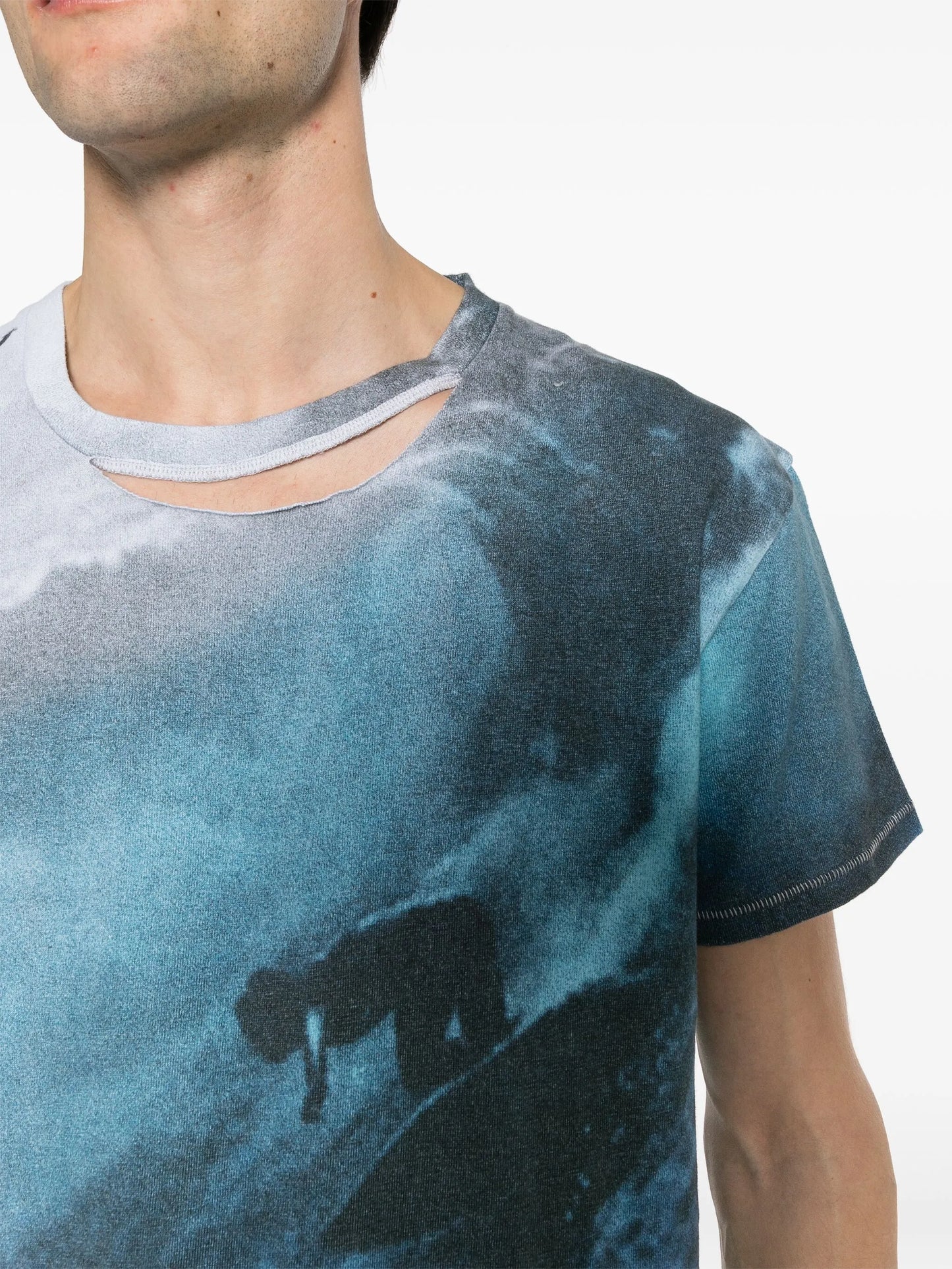 surfer-print T-shirt