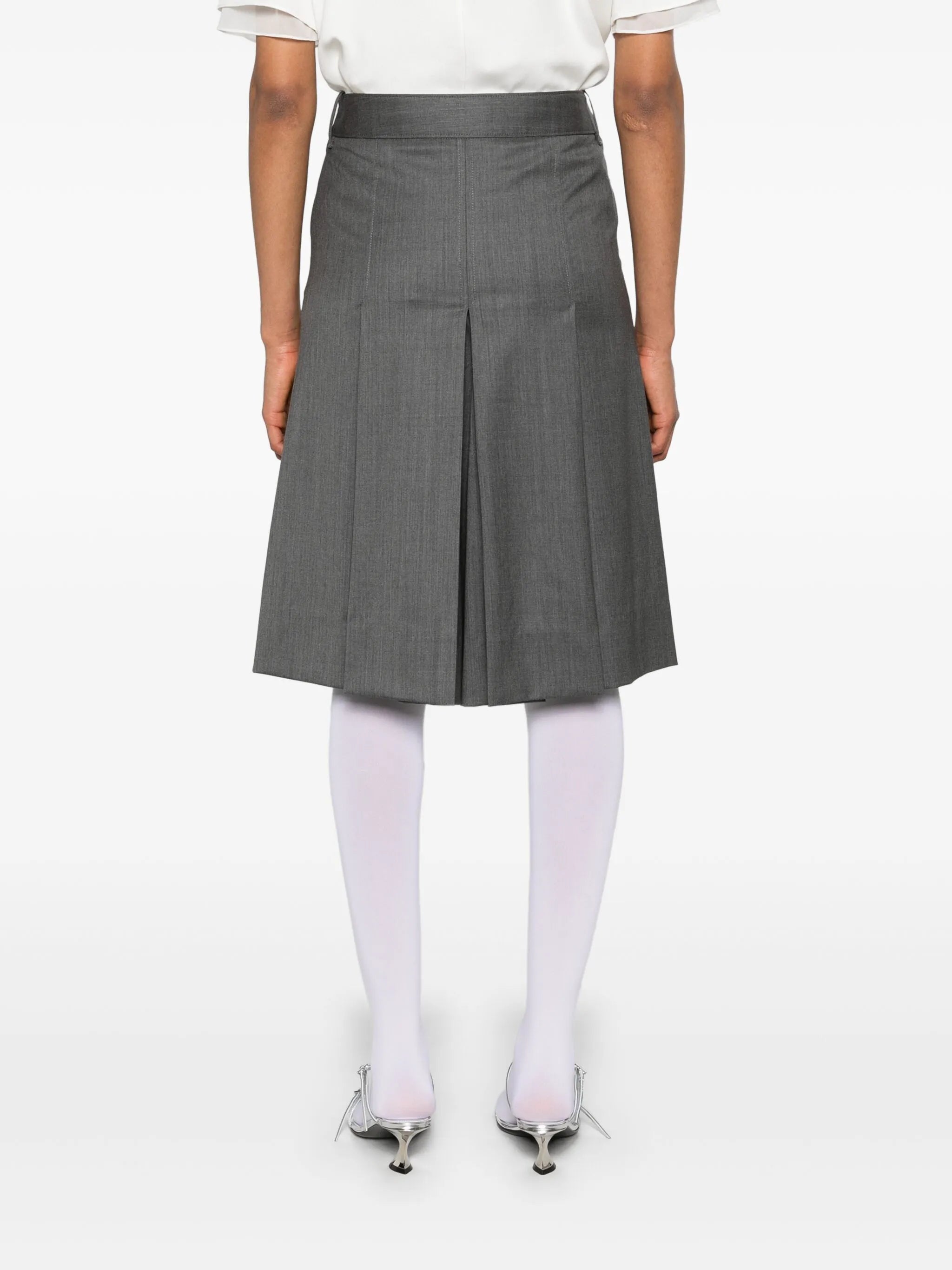 mid-rise pleated shorts