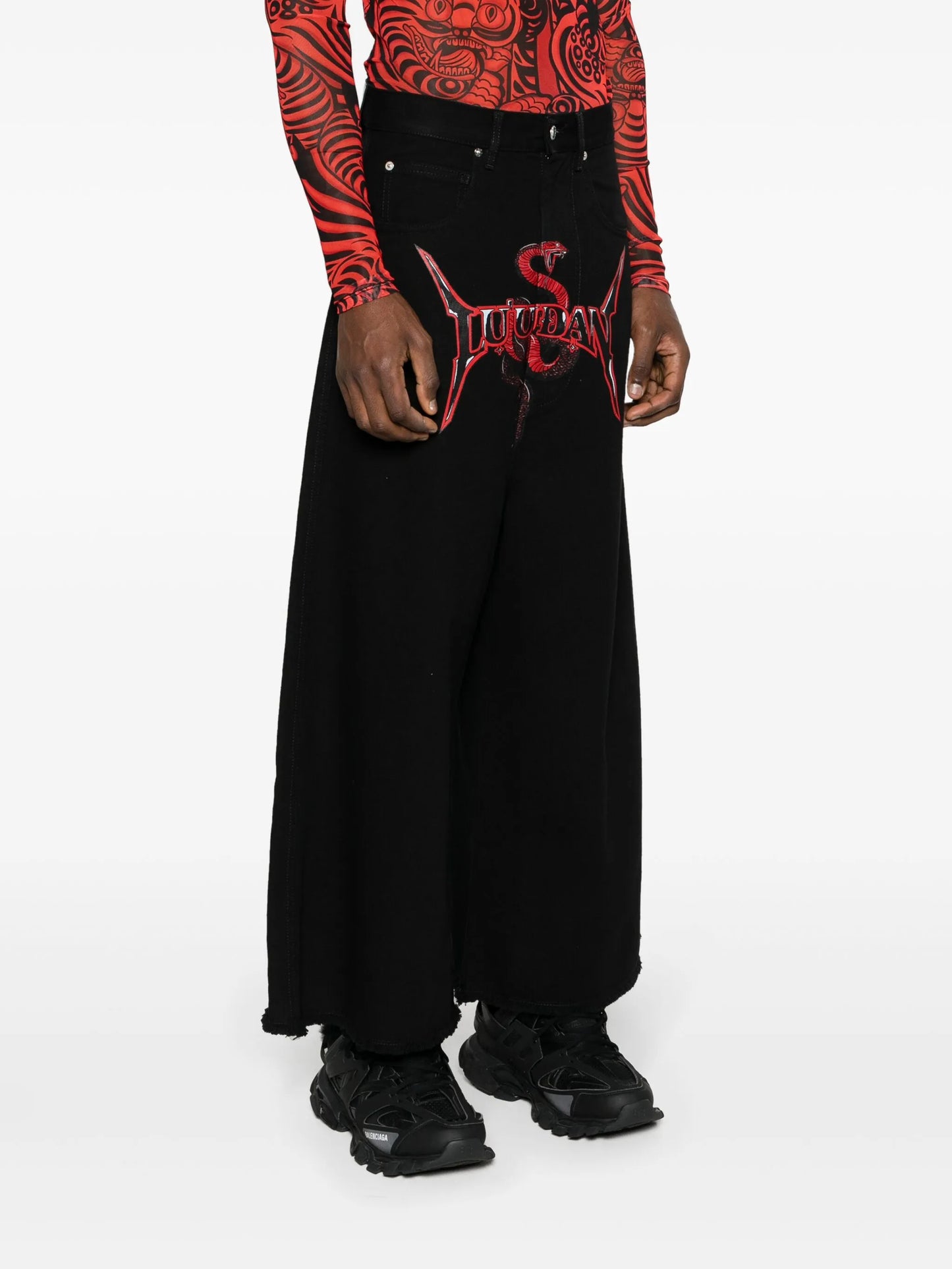 mid-rise wide-leg jeans