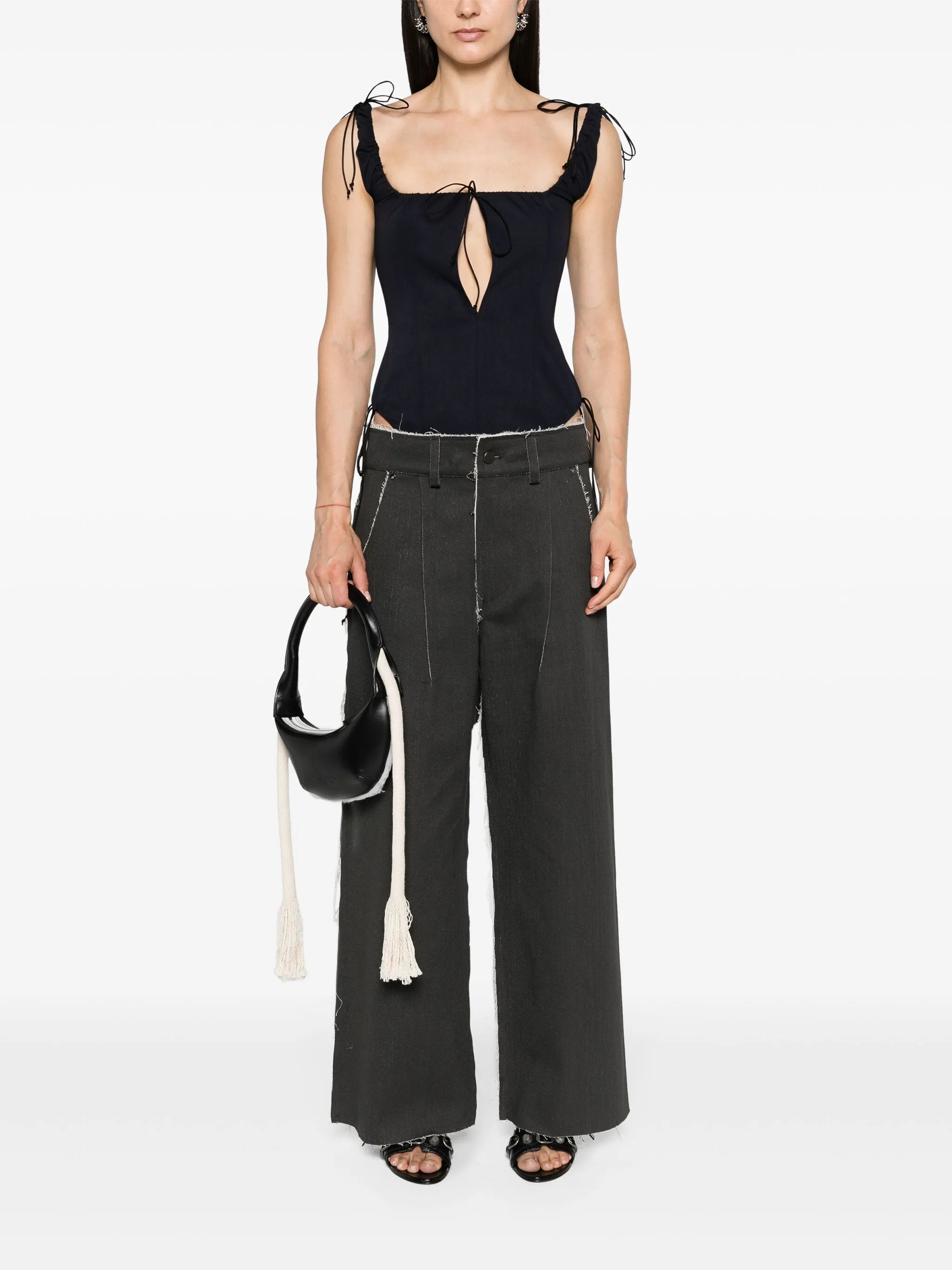 scoop-neck sleeveless body