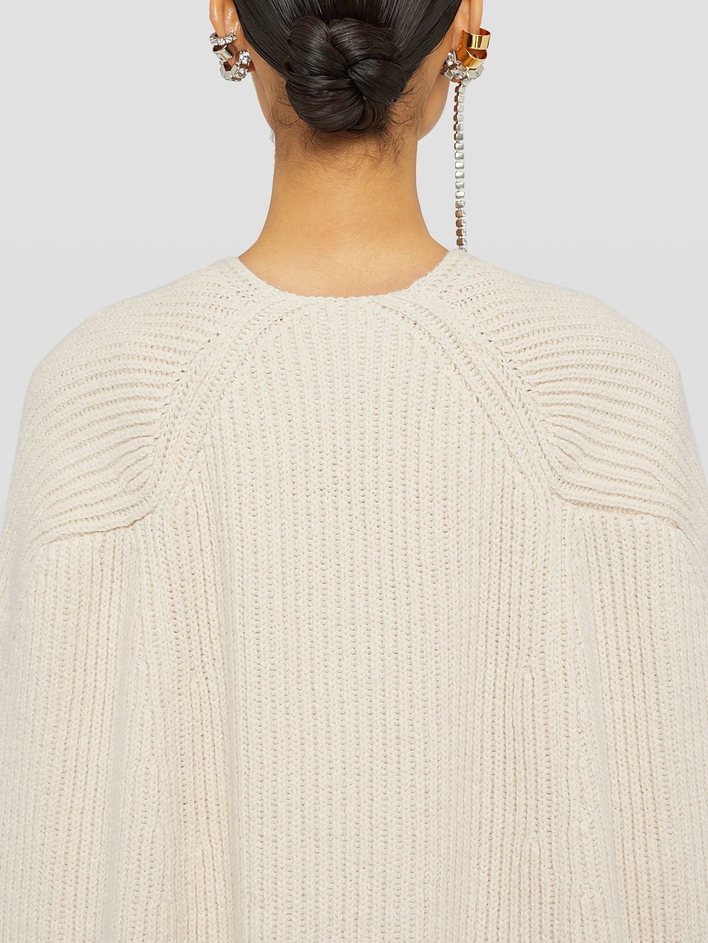 tie-fastening knitted cape