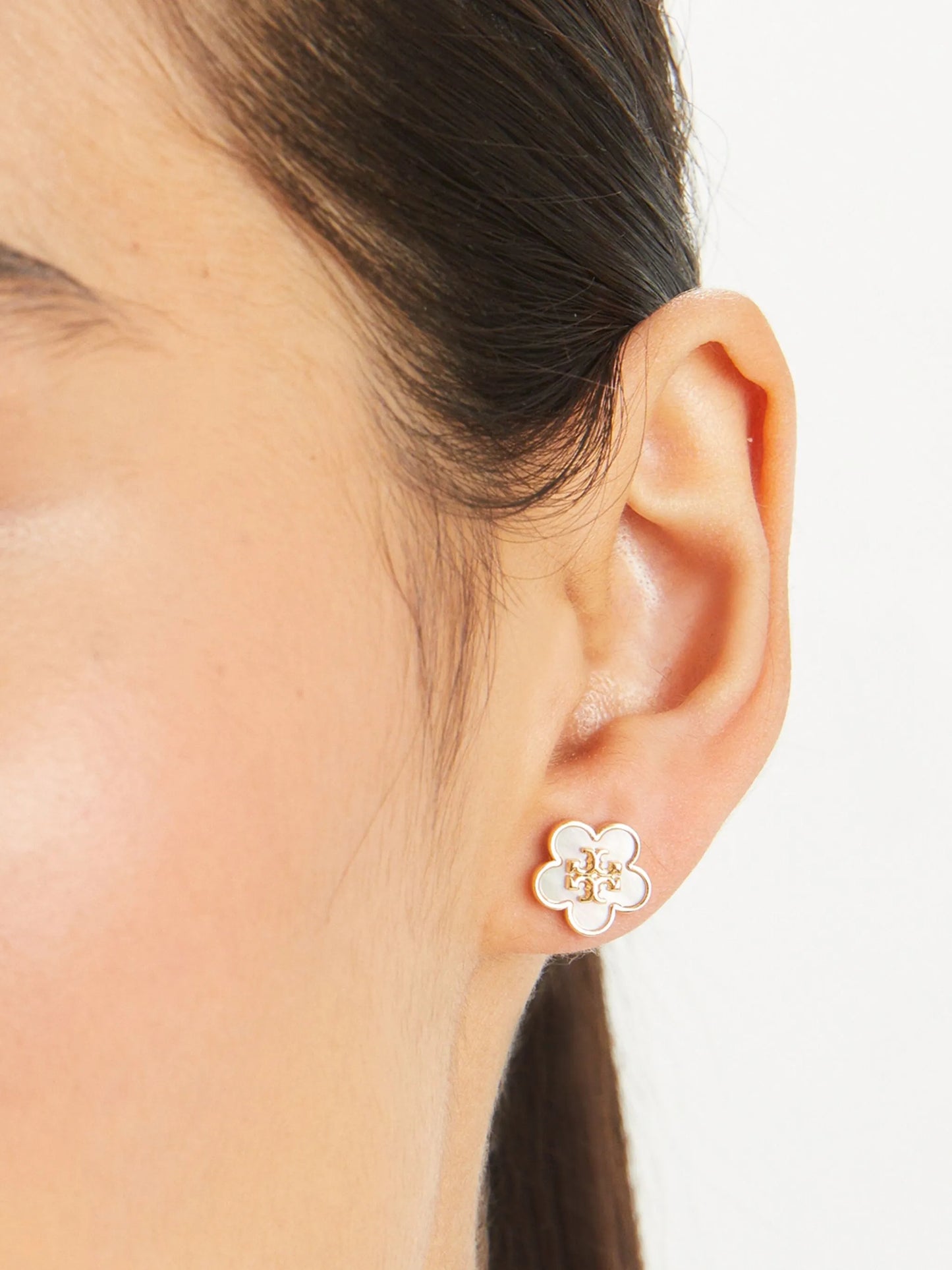 Kira Flower stud earrings