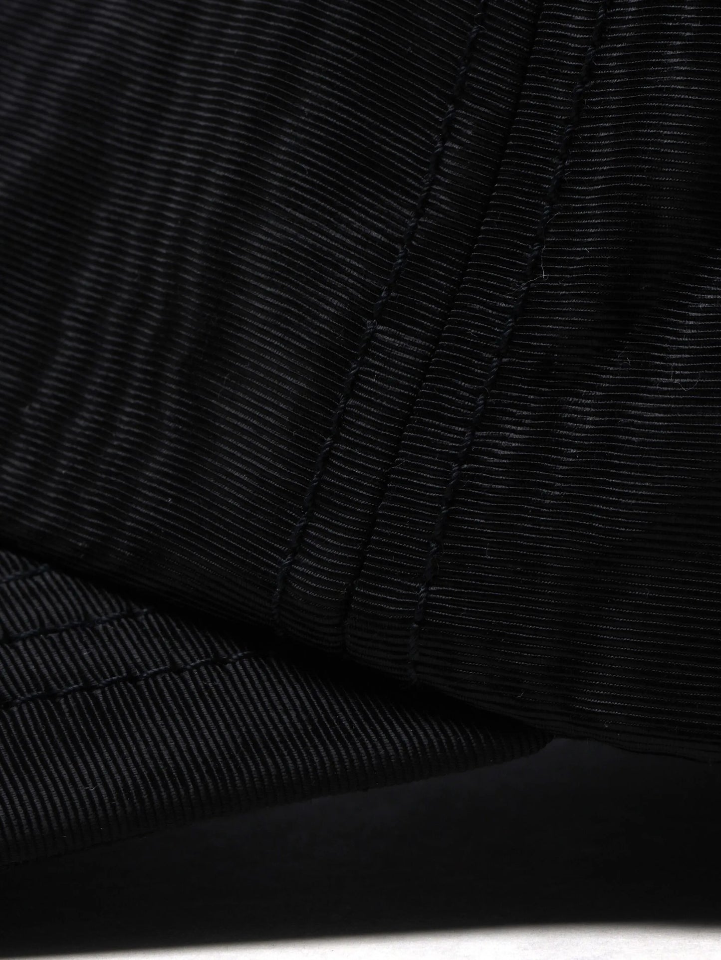 logo-embroidered moire-effect cap