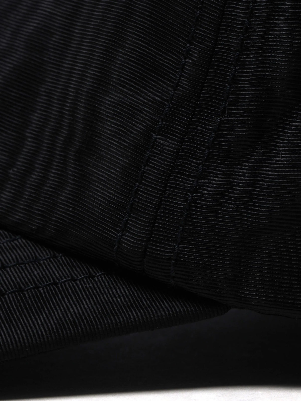 logo-embroidered moire-effect cap