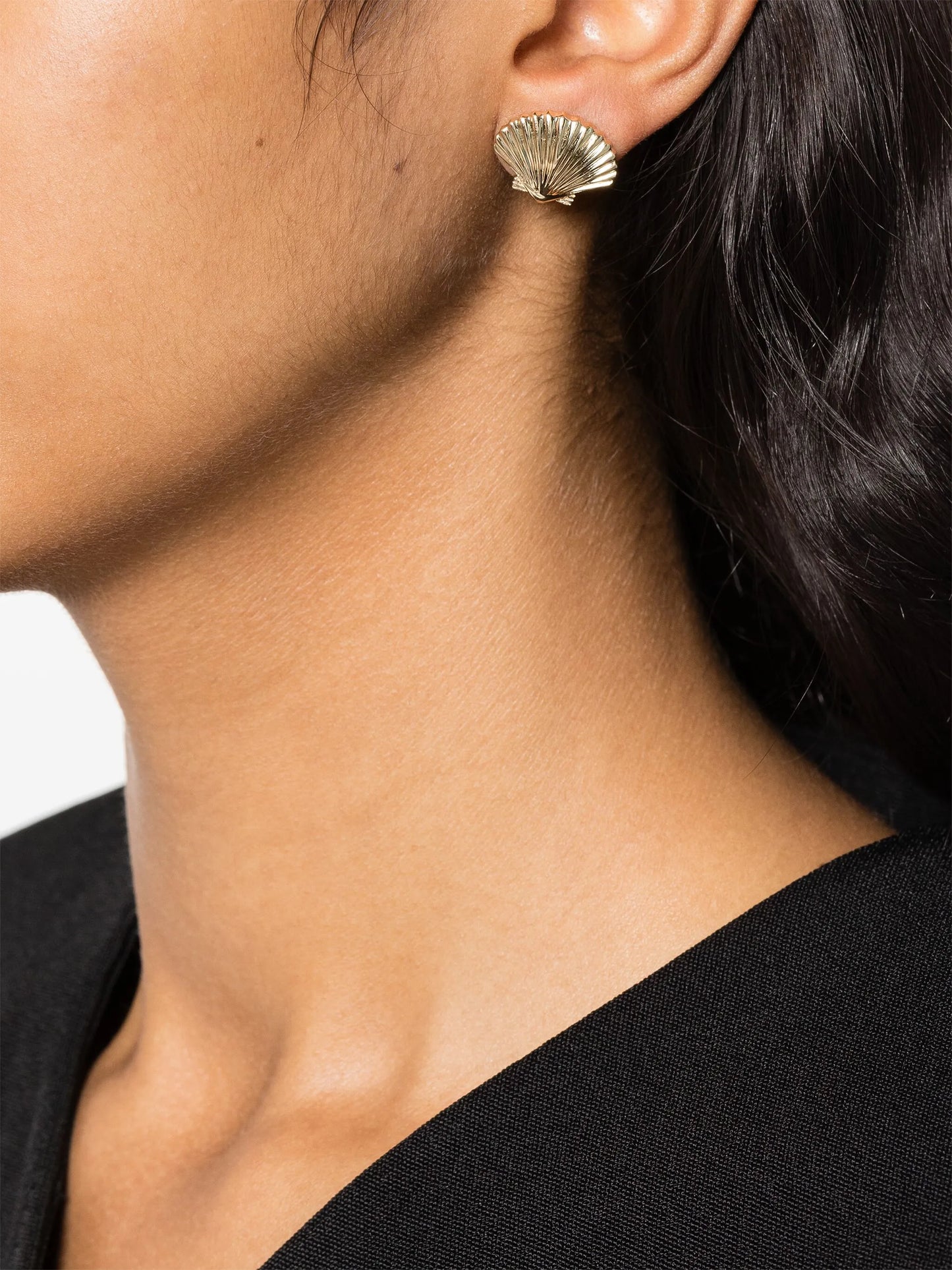 14kt yellow gold small Venus shell earrings