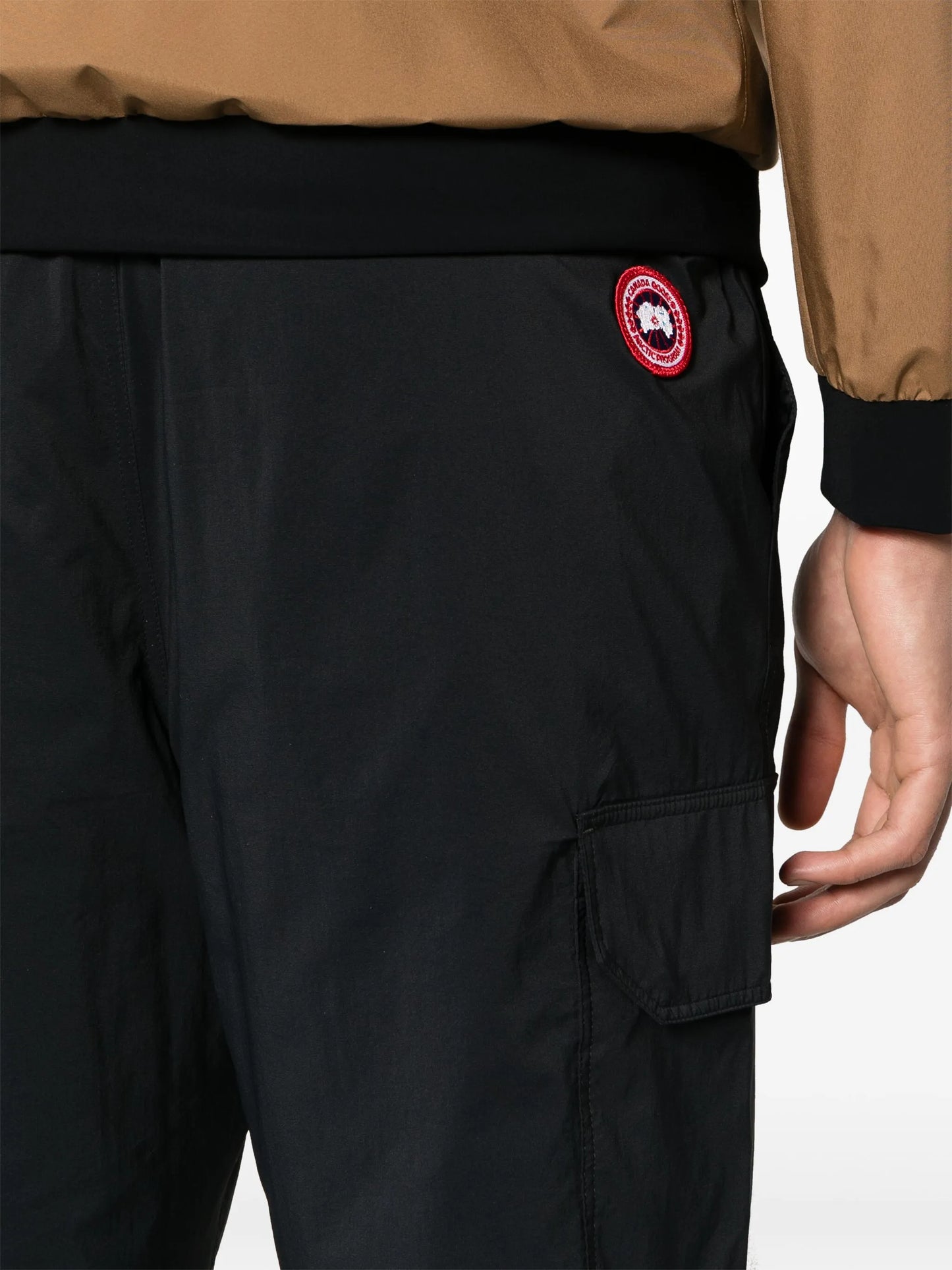 elasticated-waist straight-leg trousers