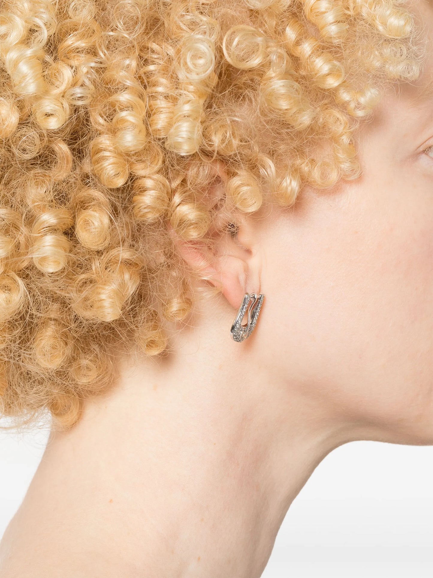 14kt white gold buckle-motif diamond earrings