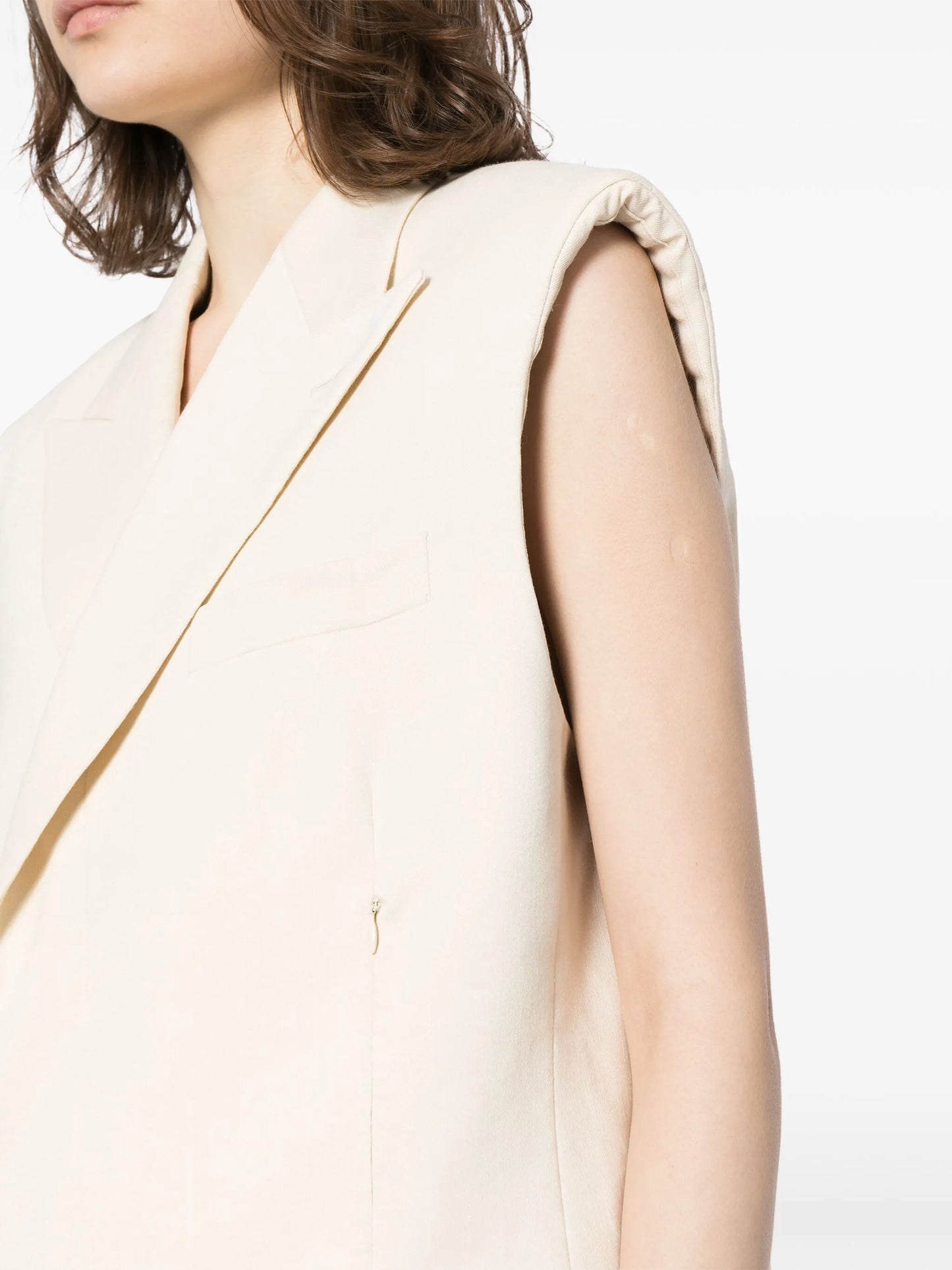 peak-lapel shoulder-pad waistcoat