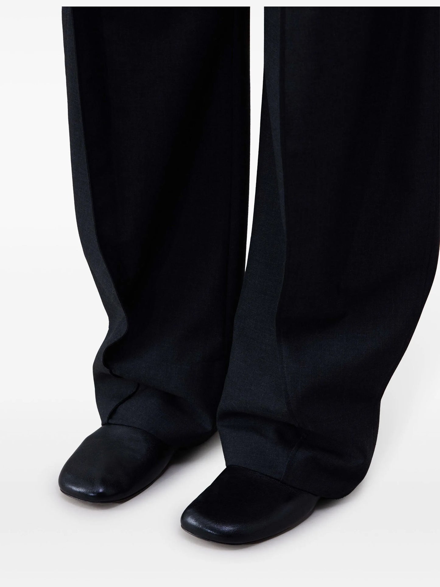 folding-heel leather slippers