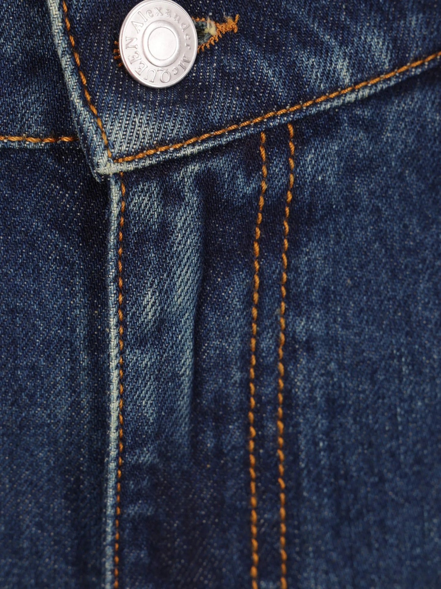 straigh-leg mid-rise jeans