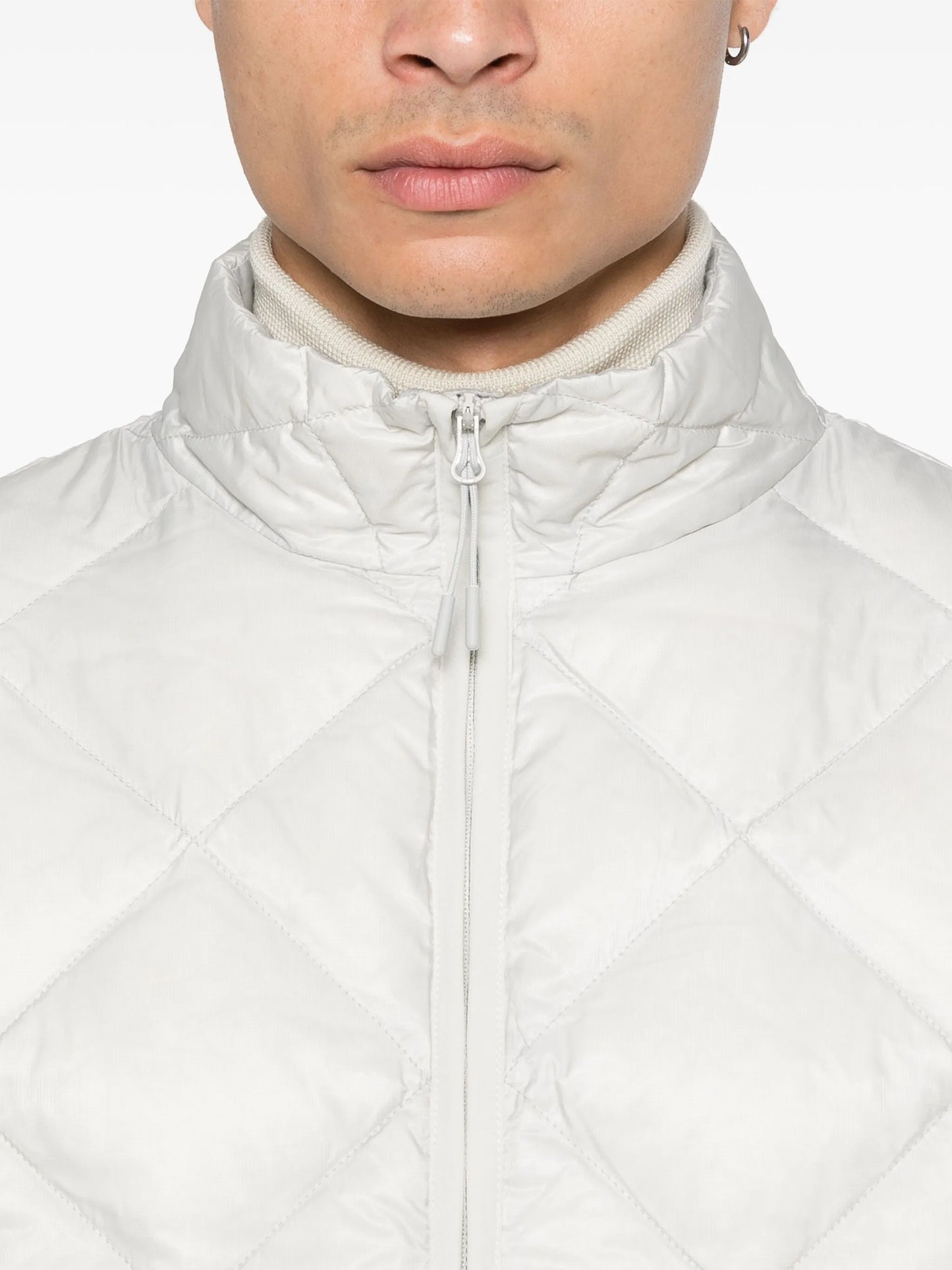 detachable-sleeve down jacket