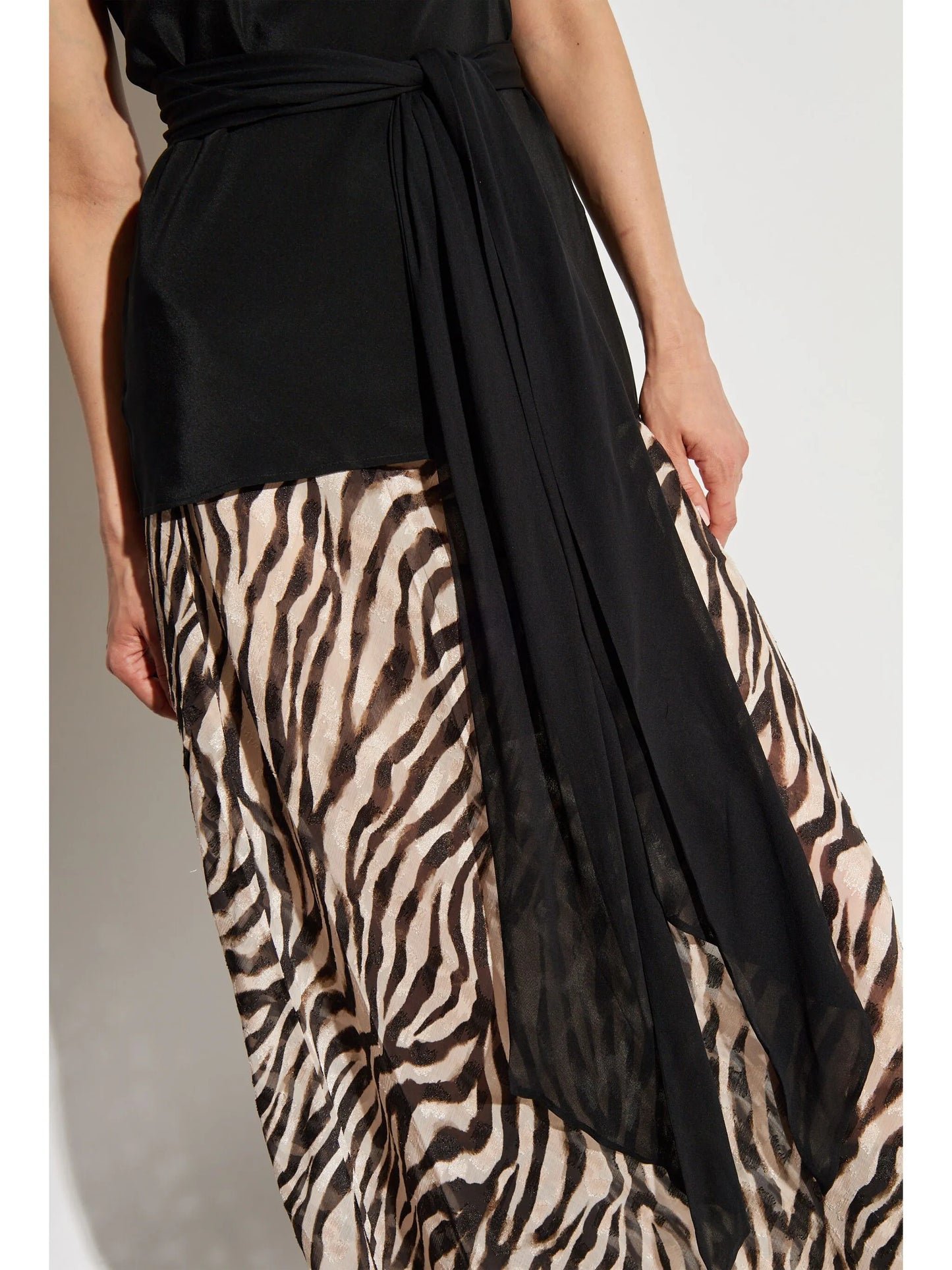scarf sleeveless top