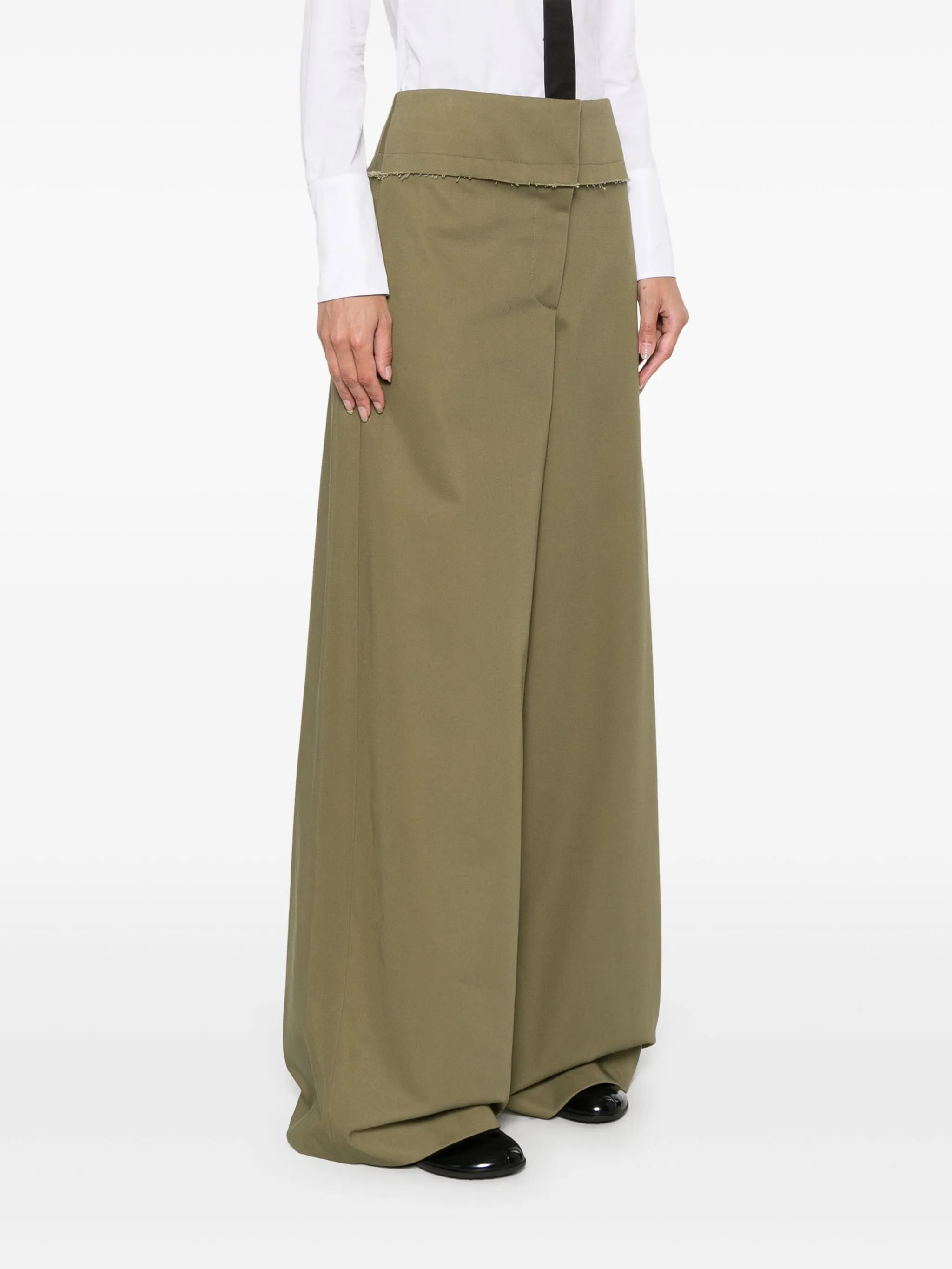 wide trousers