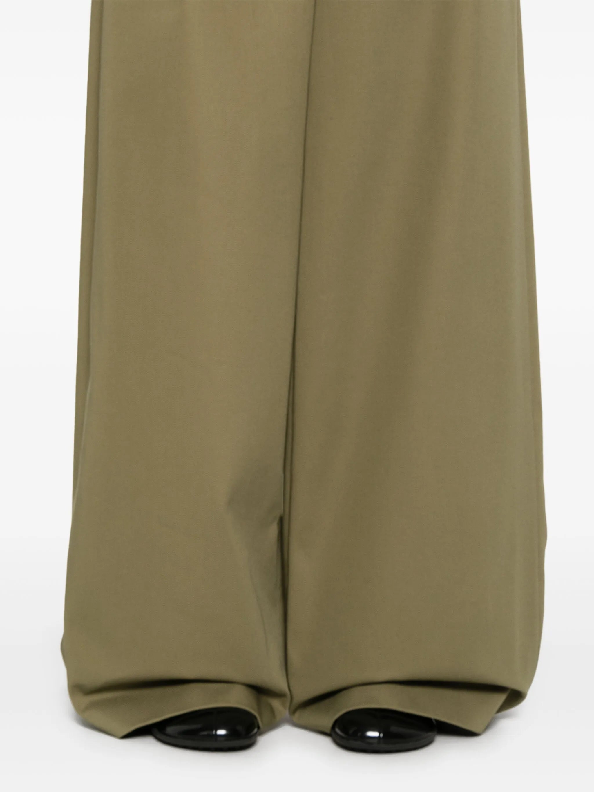 wide trousers