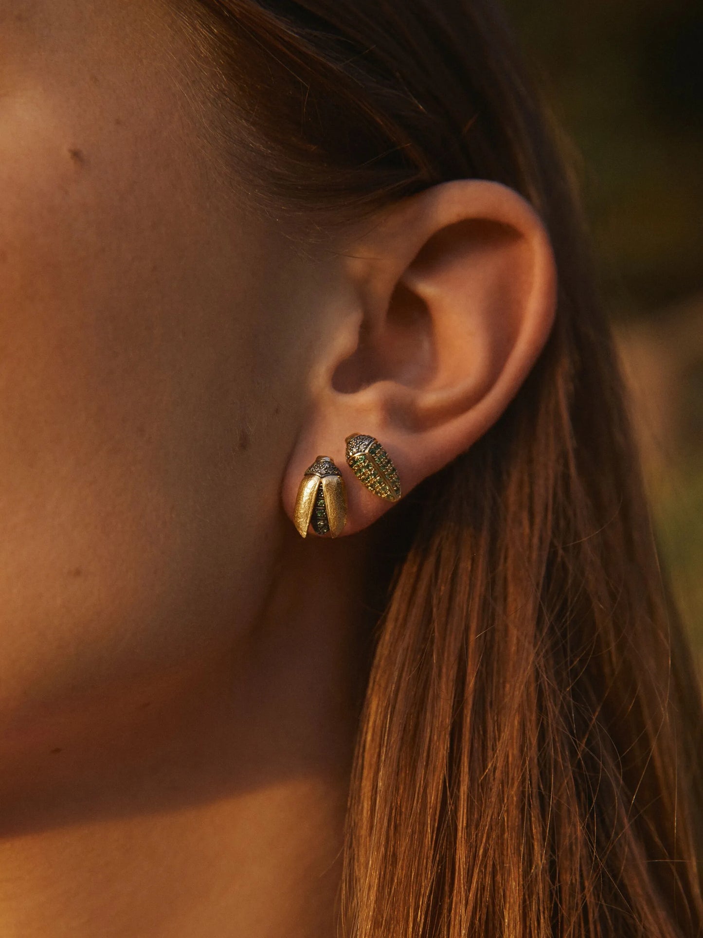 18kt yellow gold Mini Scarab diamond and tsavorite earring