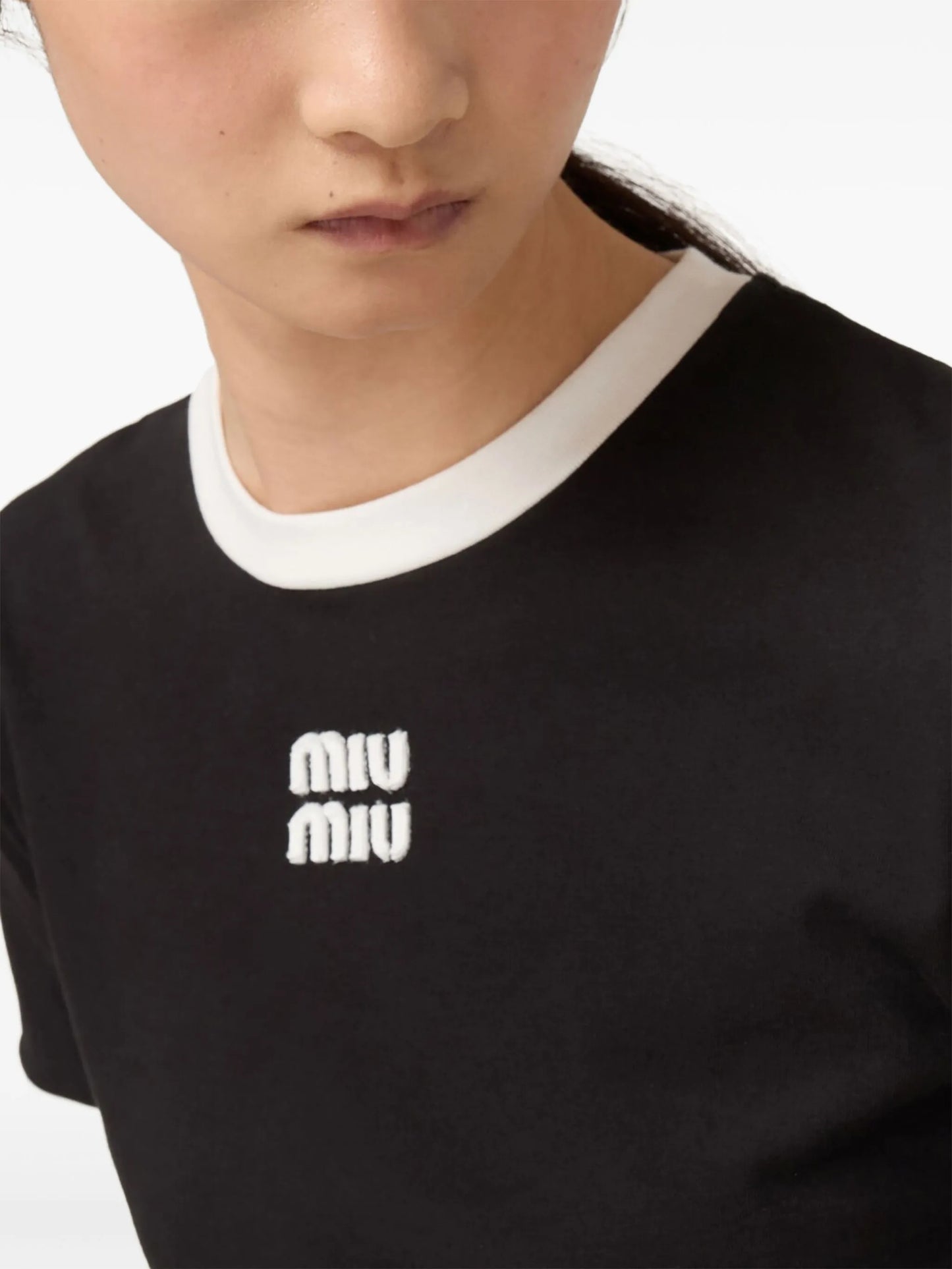 logo-embroidered T-shirt