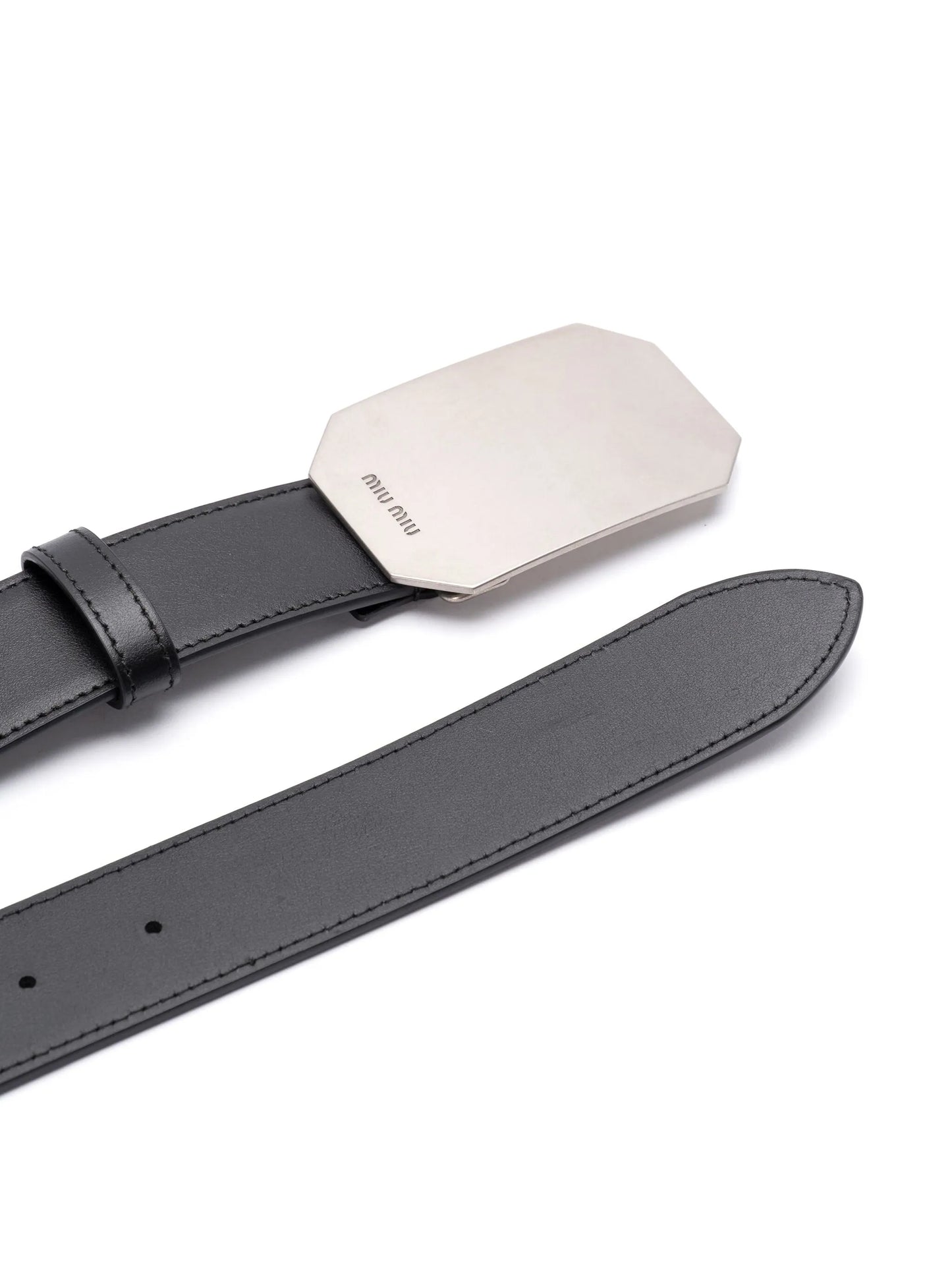 buckle-fastening leather belt