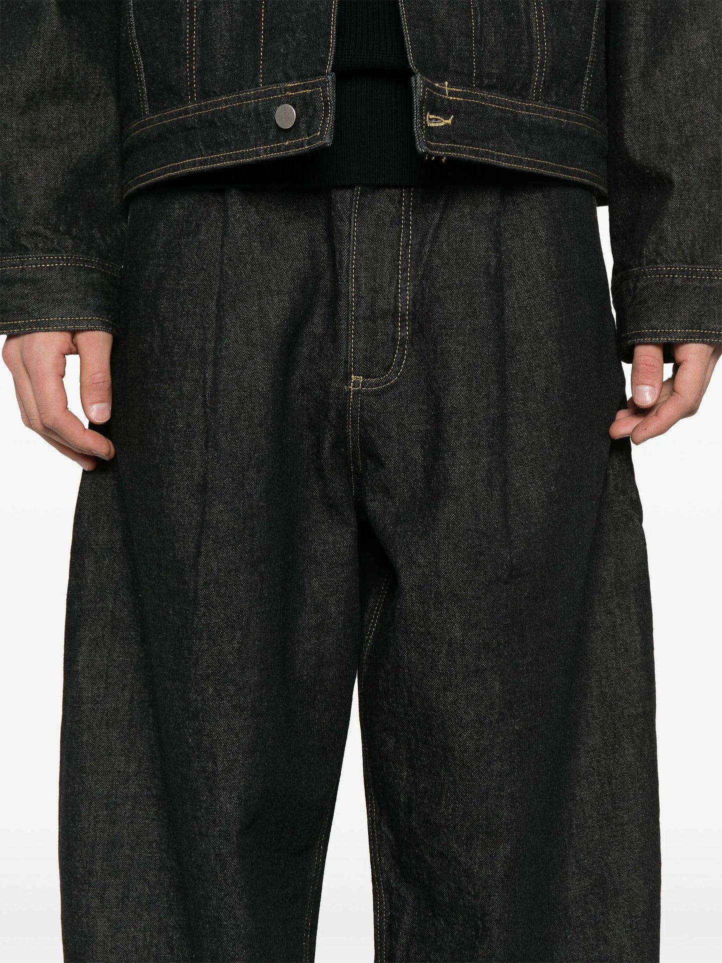 pleated-detailing jeans