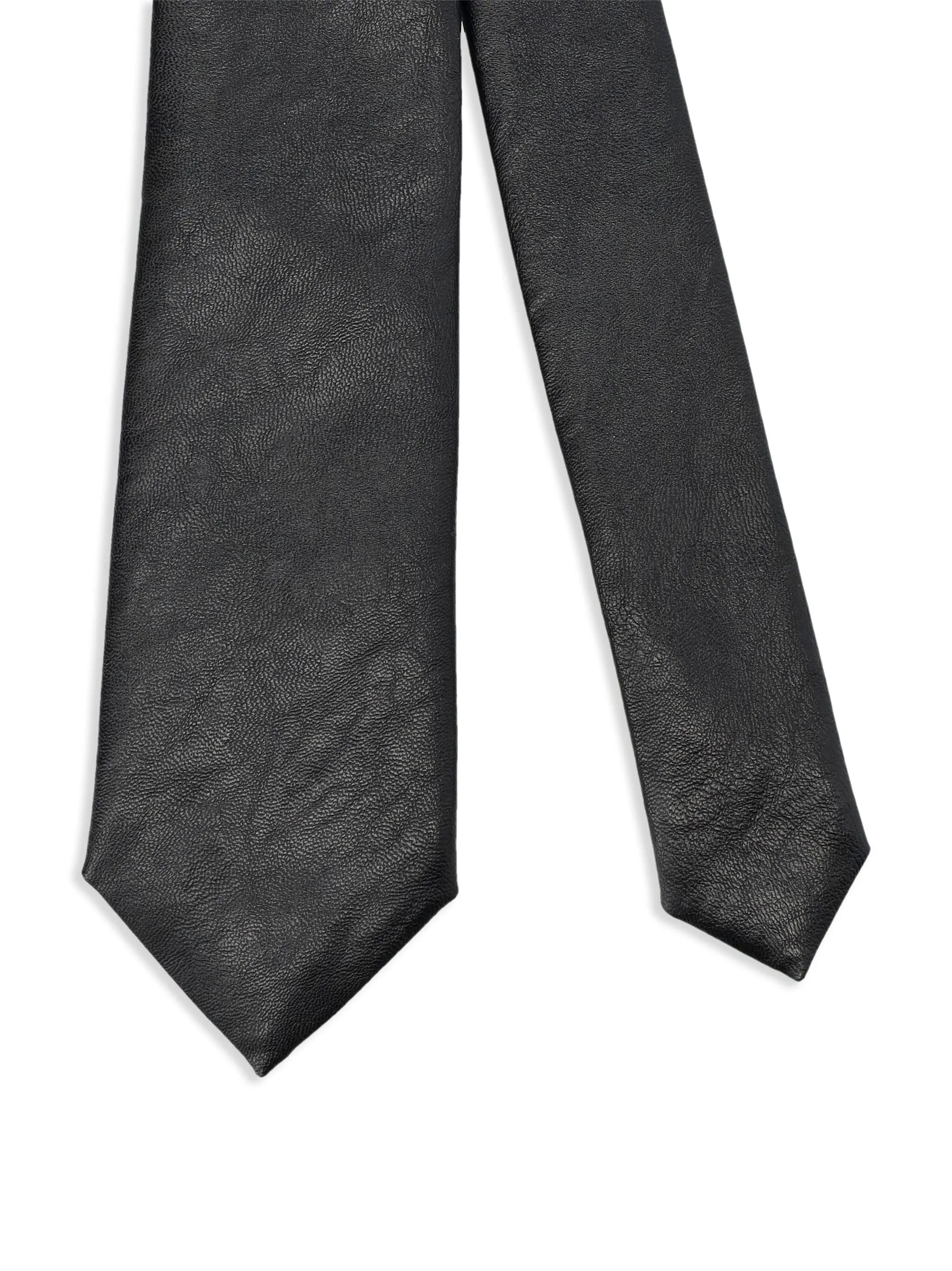 pointed-tip tie