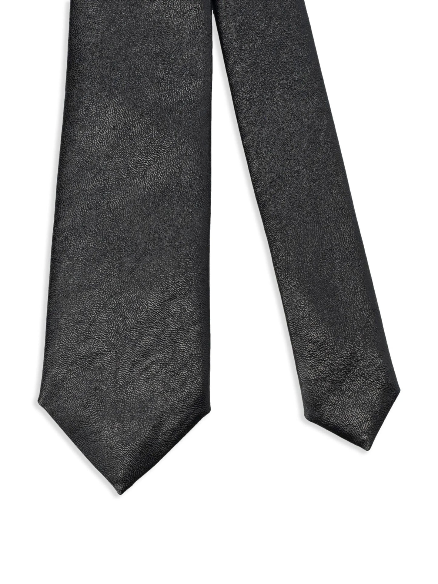 pointed-tip tie