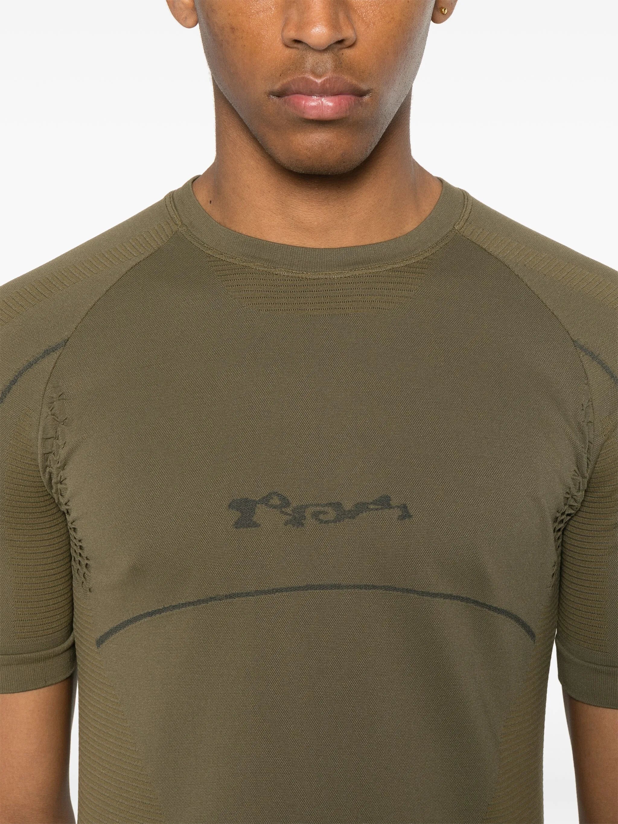 seamless T-shirt