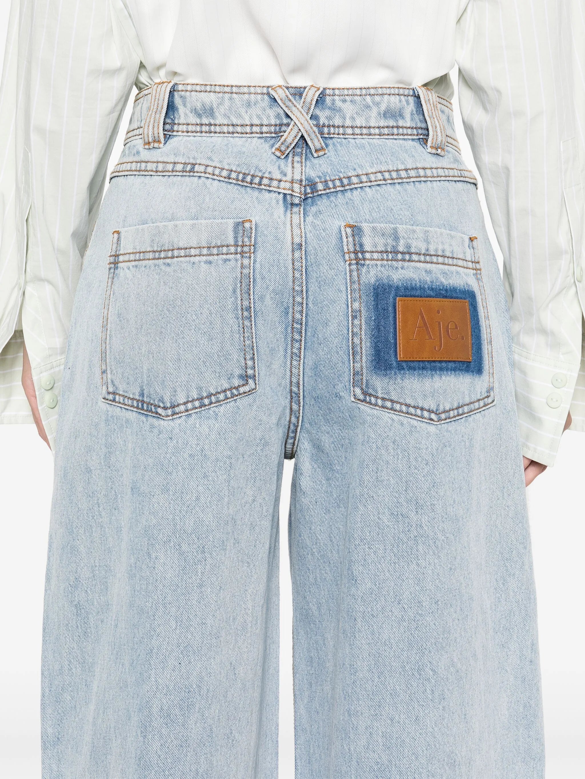Aura jeans