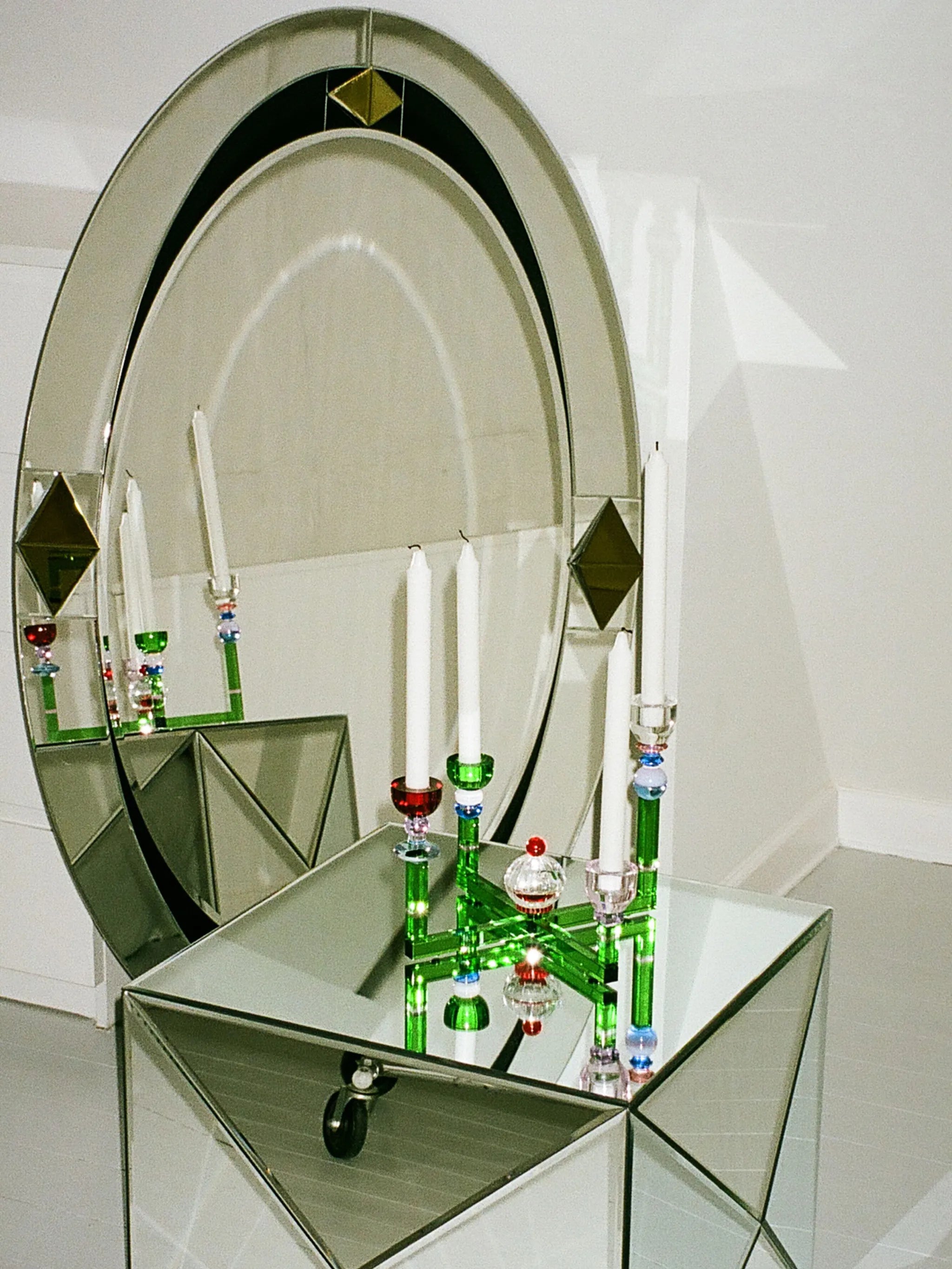 Charming chandelier (31mm x 22cm)