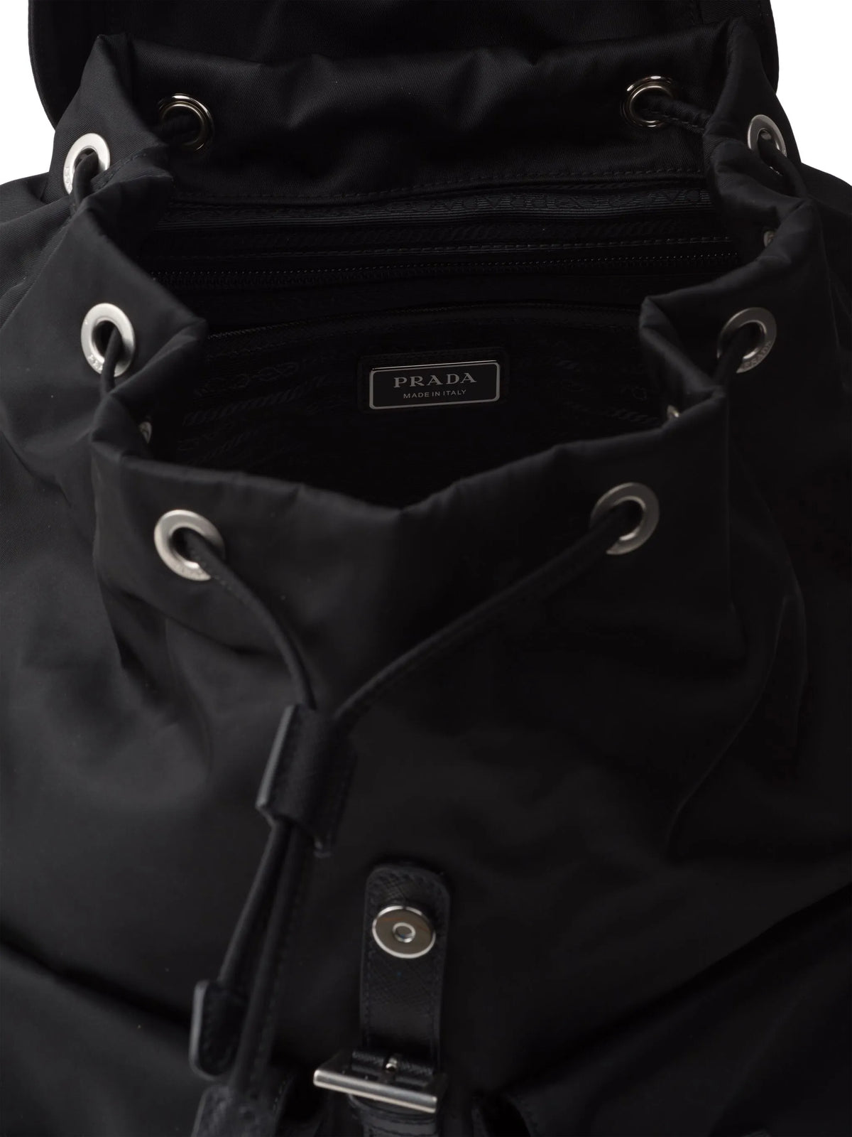 Re-Nylon buckle-fastening backpack