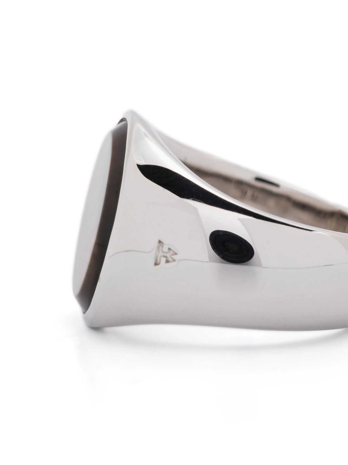 Oval signet ring