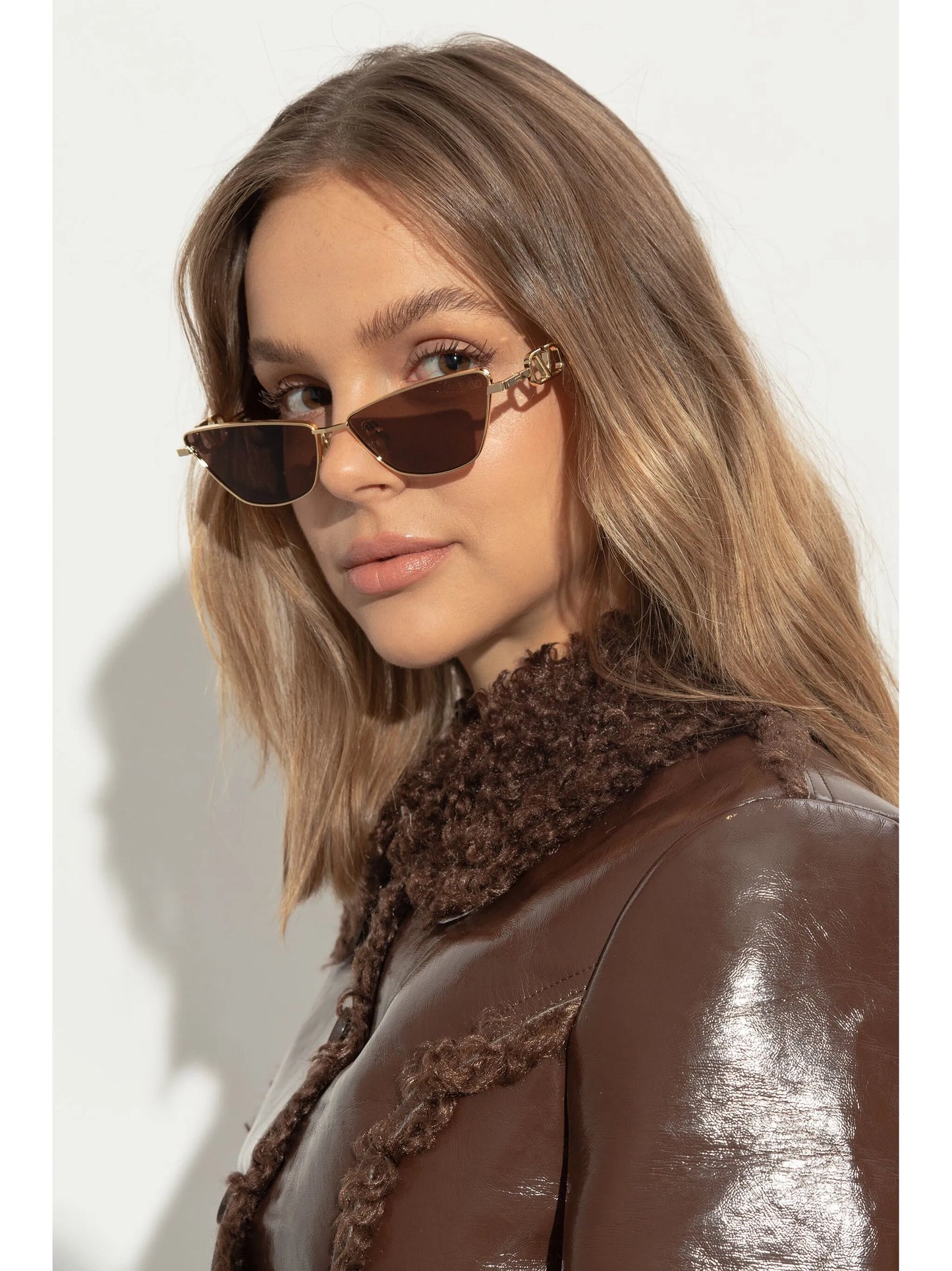 VLogo Sign cat-eye sunglasses