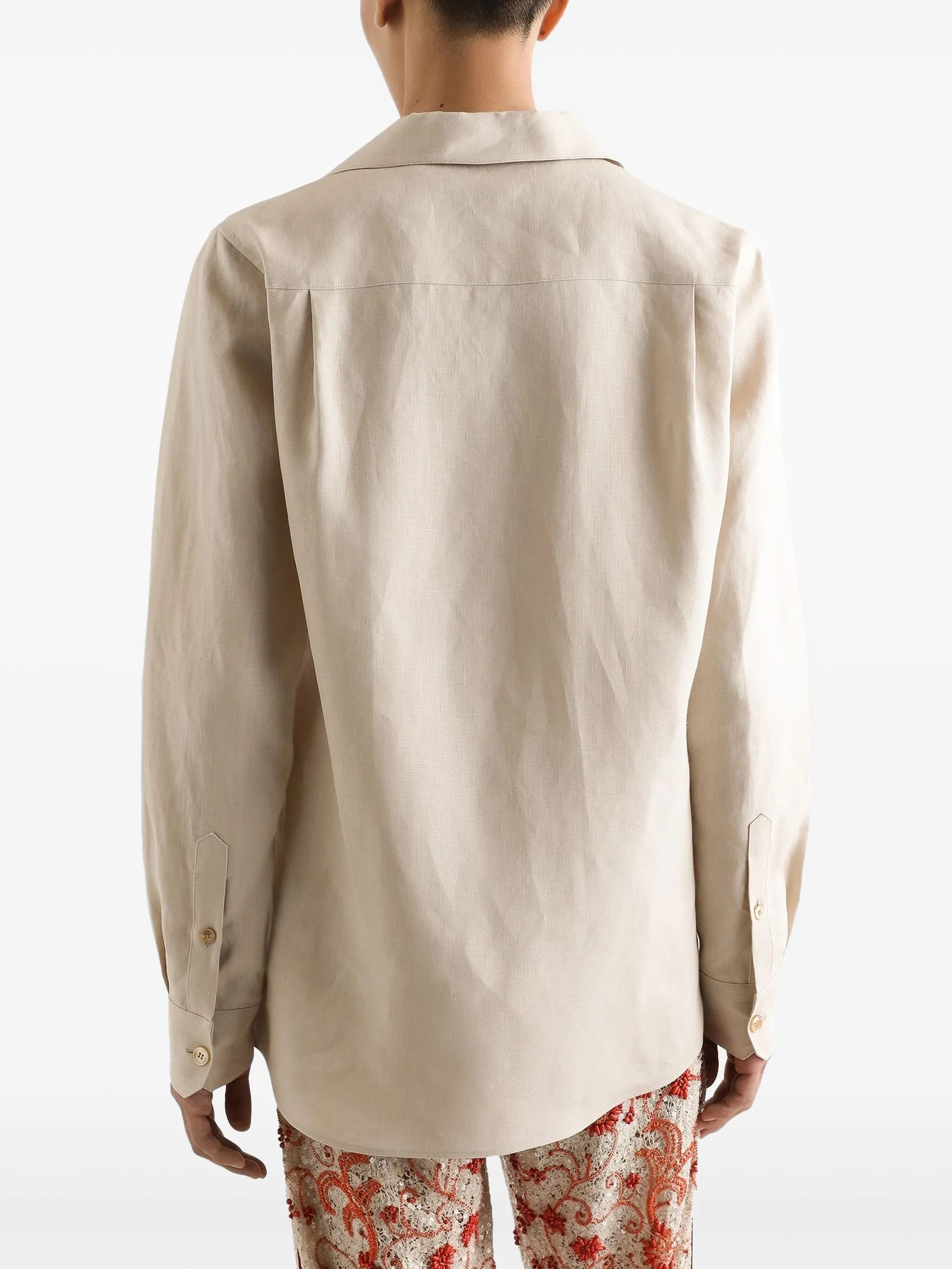 peak-lapel collar shirt