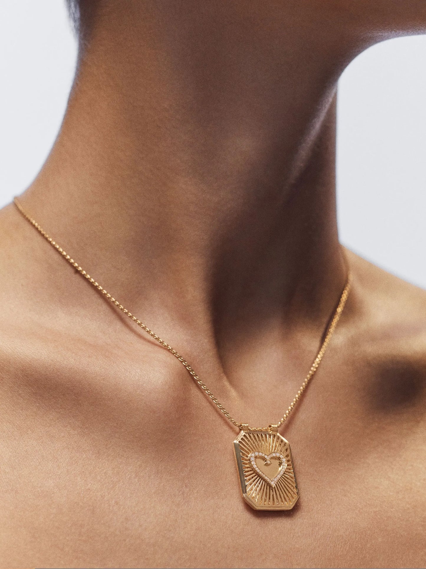 18K yellow gold Heart Scapular necklace