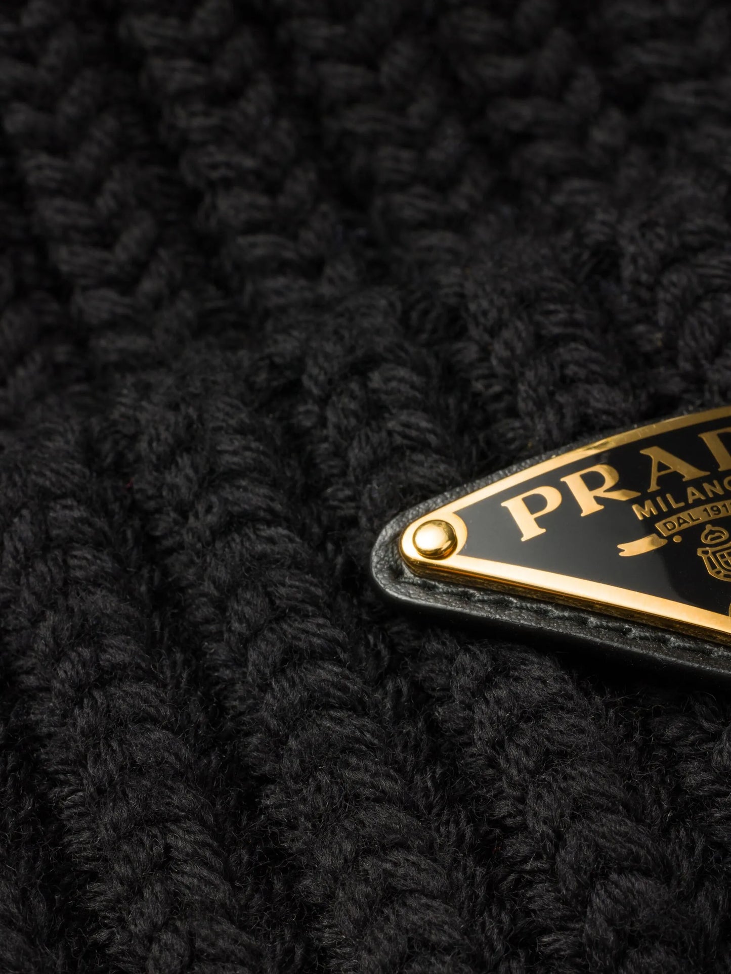 triangle-logo ribbed beanie