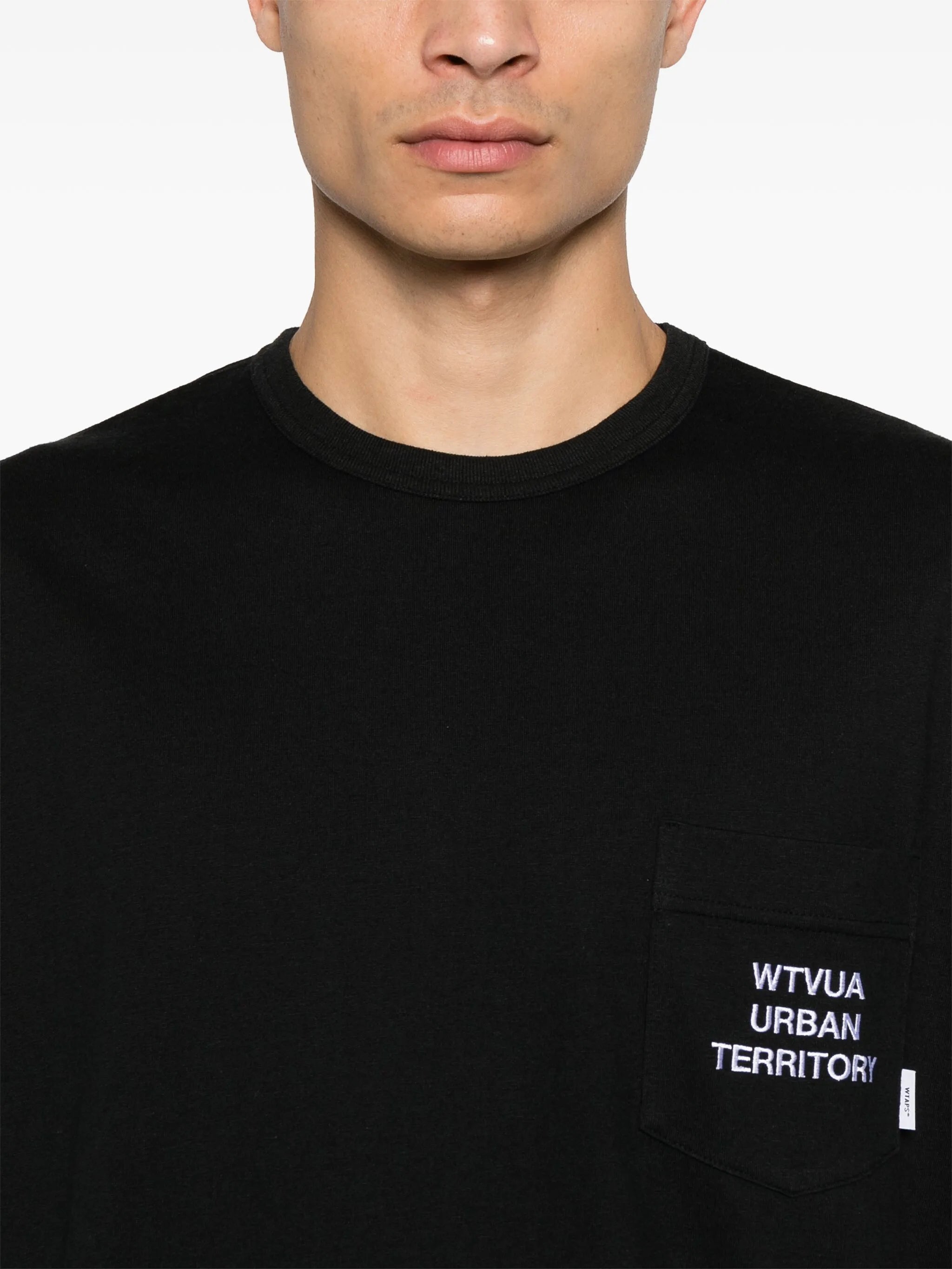 logo-embroidered T-shirt