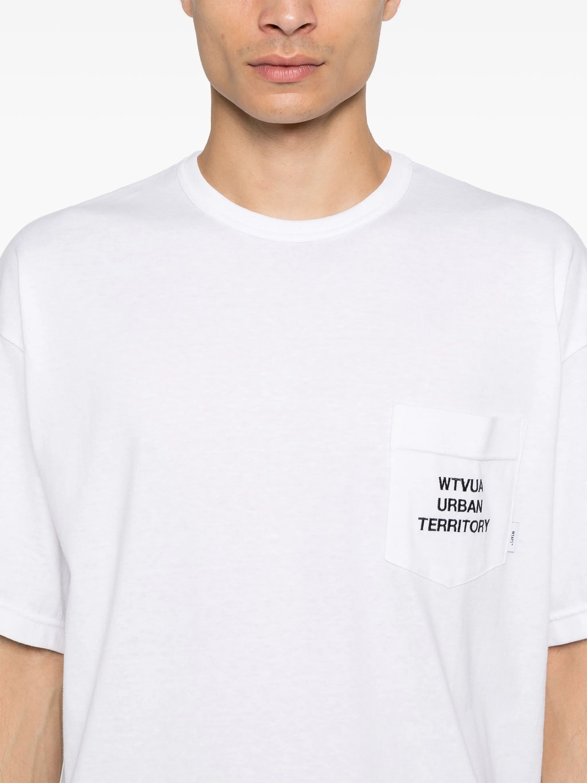 logo-embroidered T-shirt