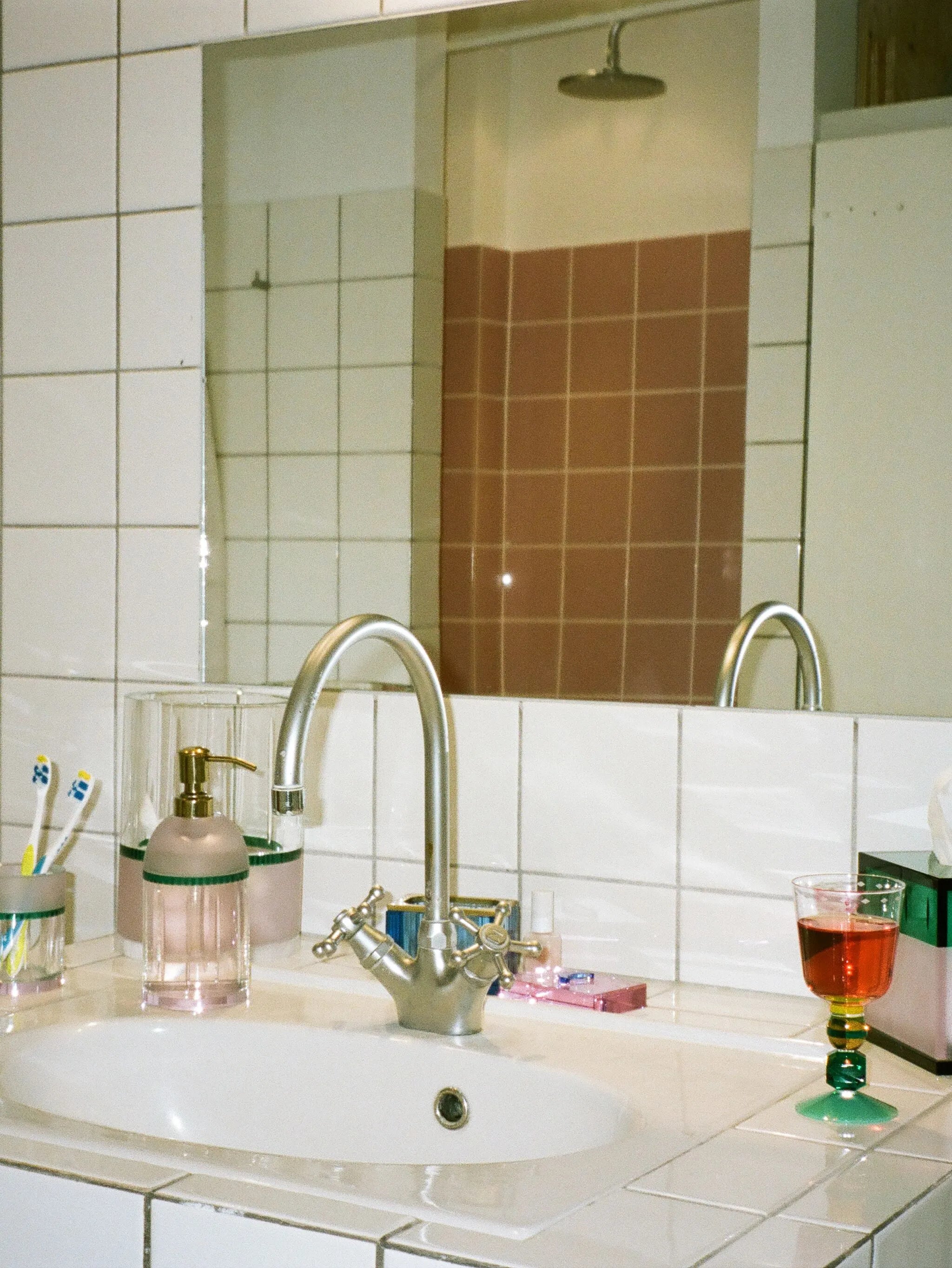 Dazzle tooth brush holder (9.5cm)