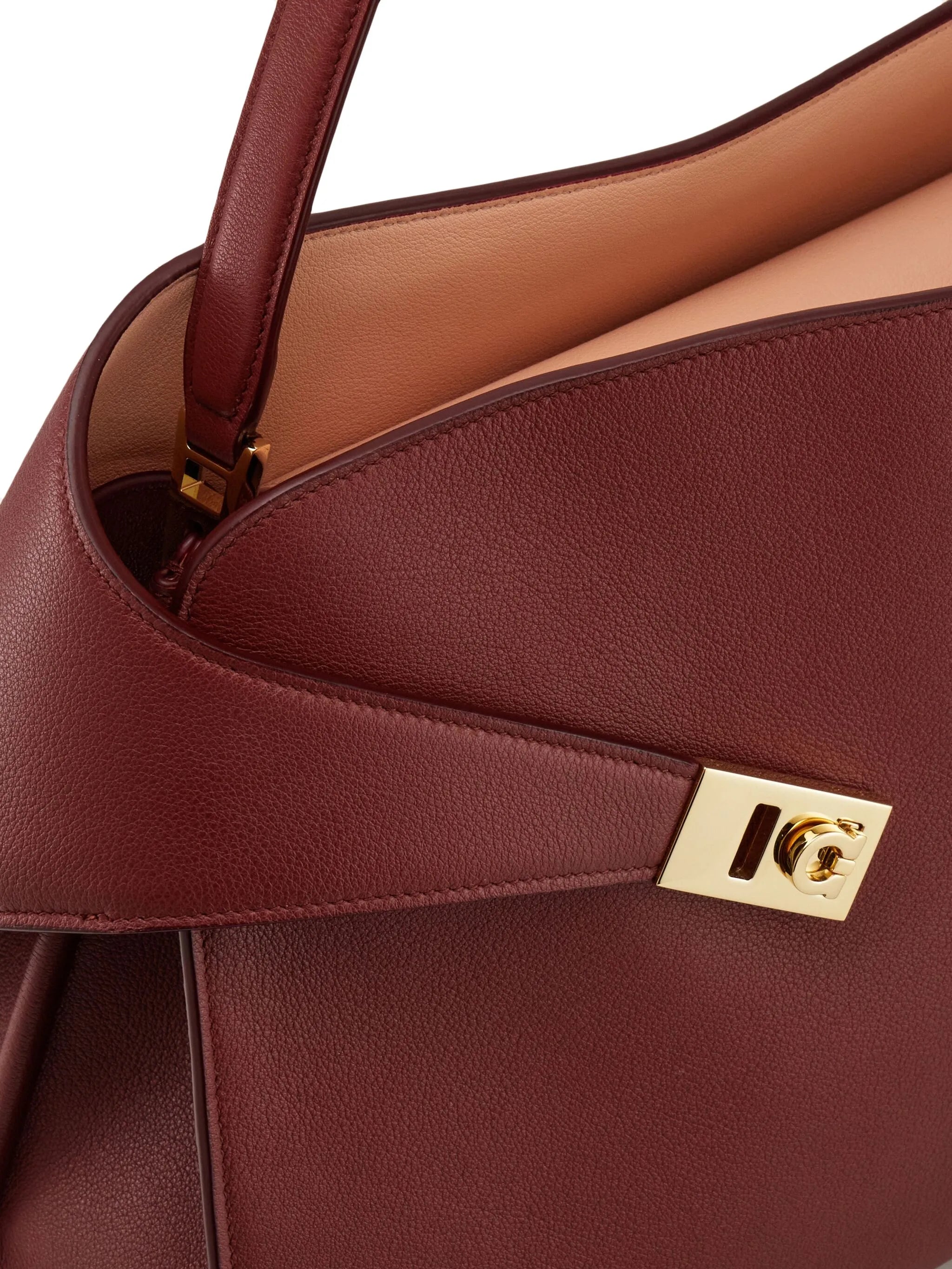 L Hug shoulder bag
