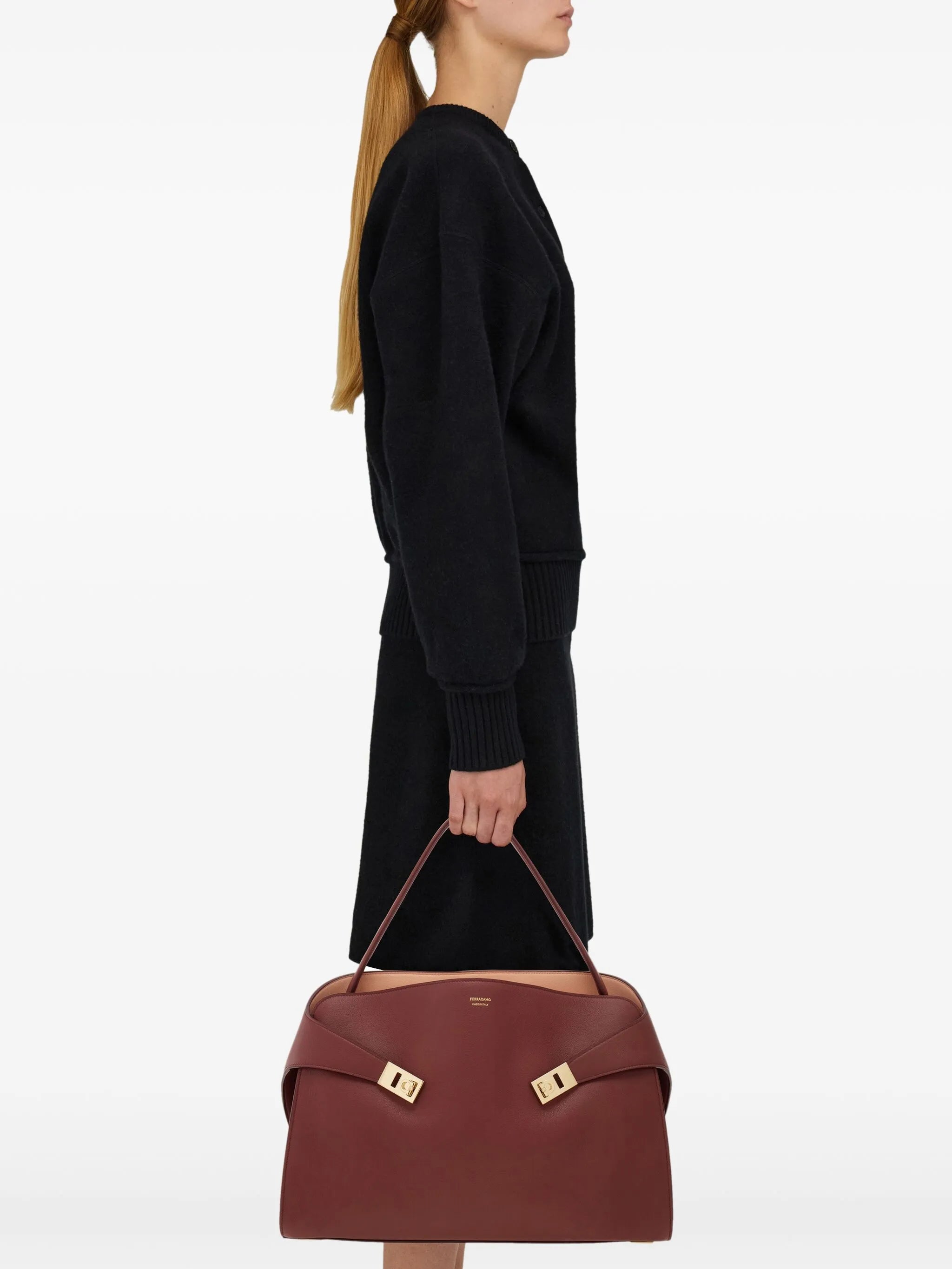 L Hug shoulder bag