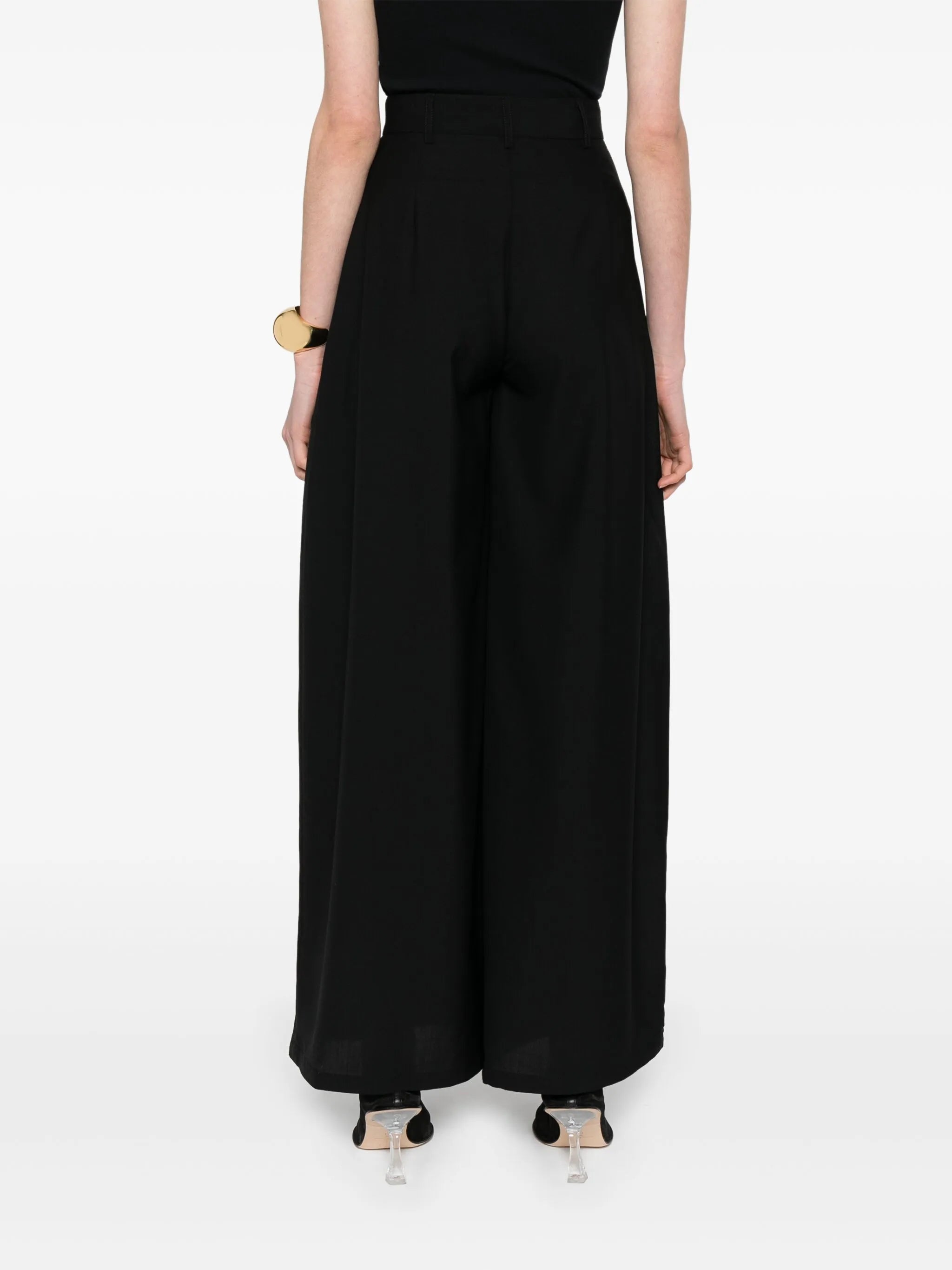 pleated trousers