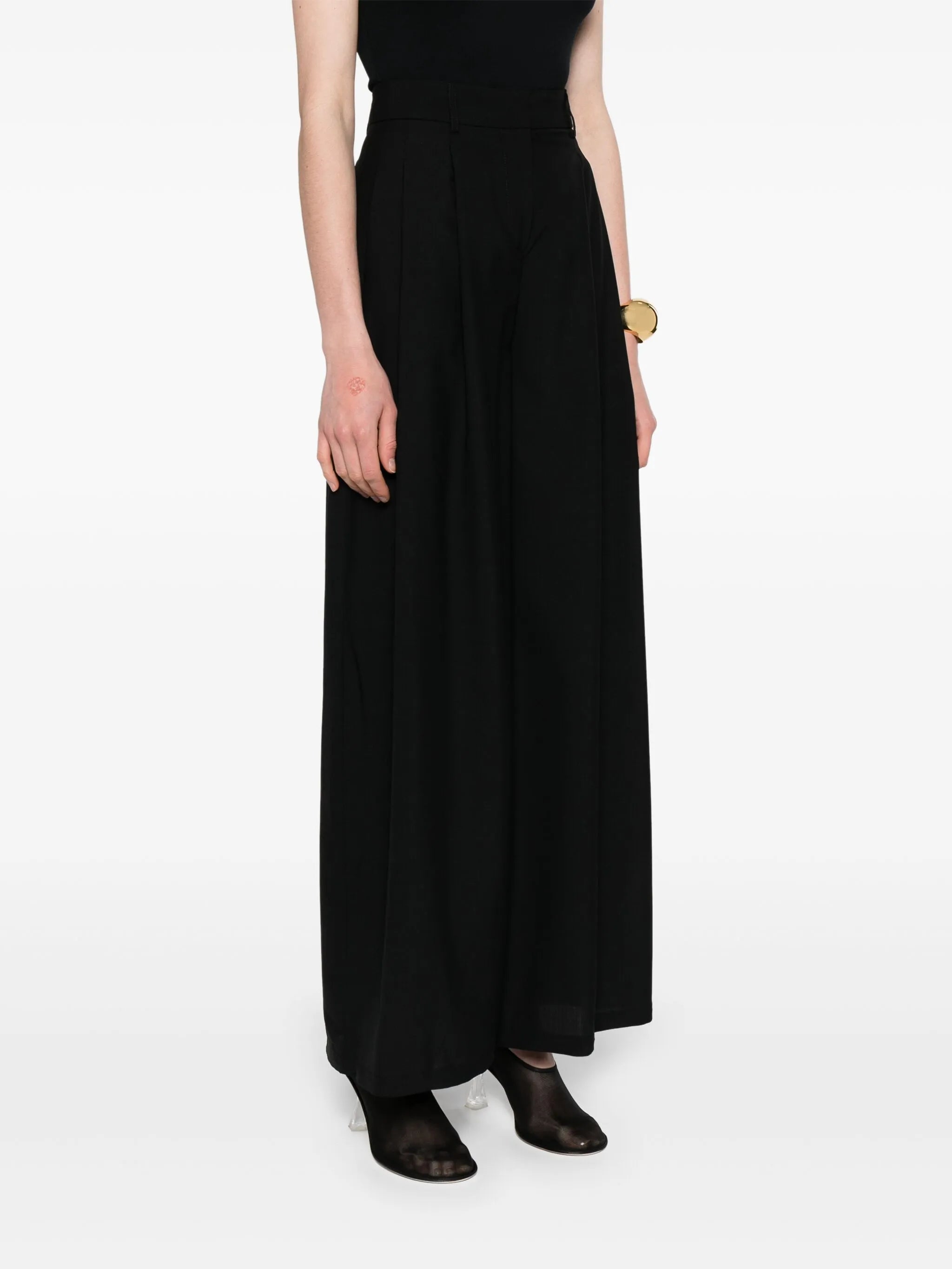 pleated trousers