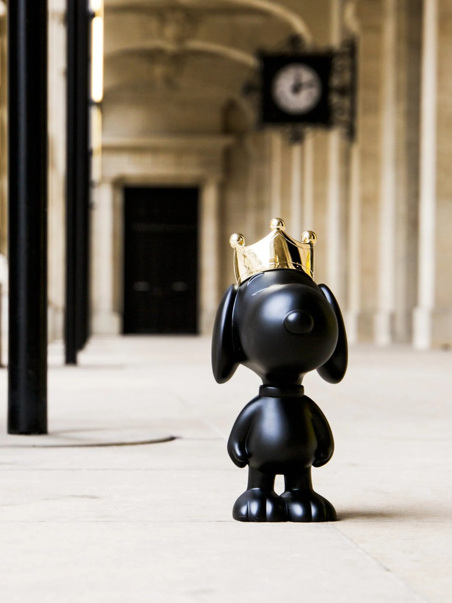 small Snoopy crown bicolor sculpture