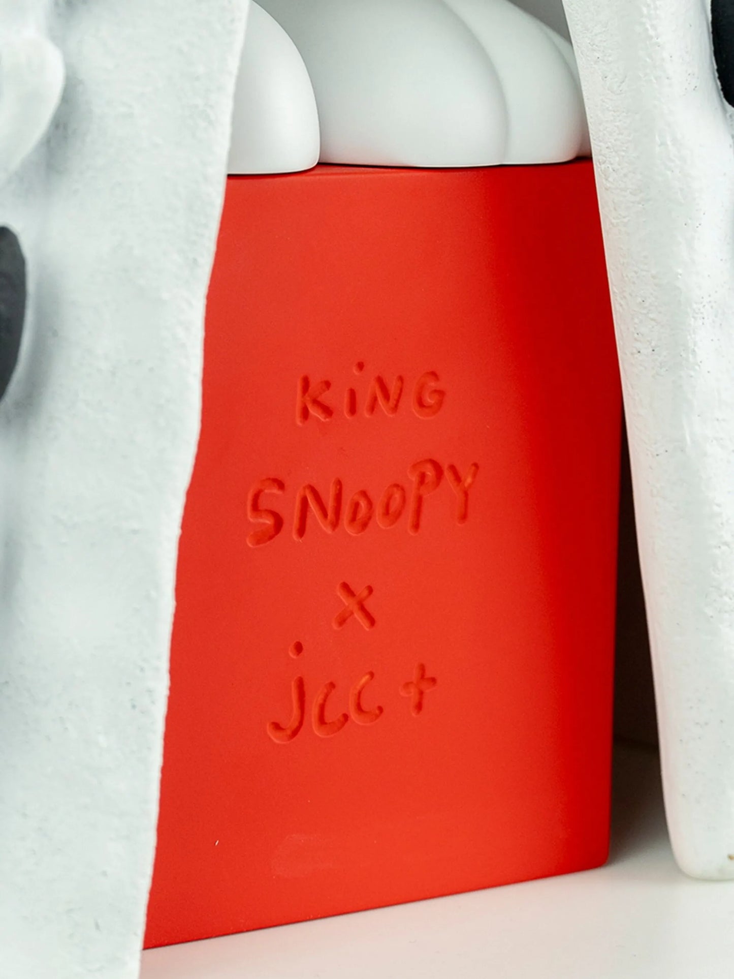 King Snoopy sculpture