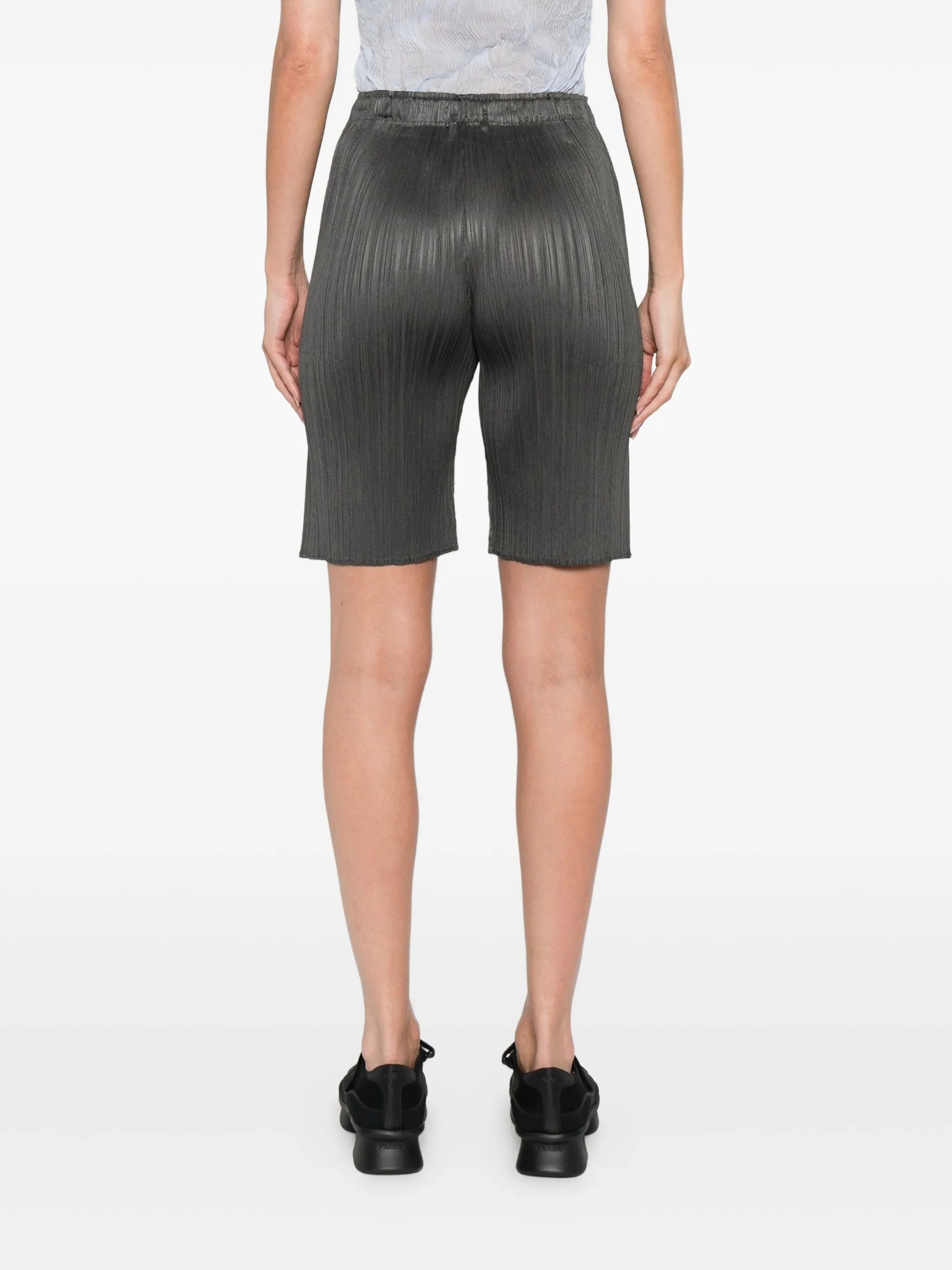 elasticated-waist pleated shorts